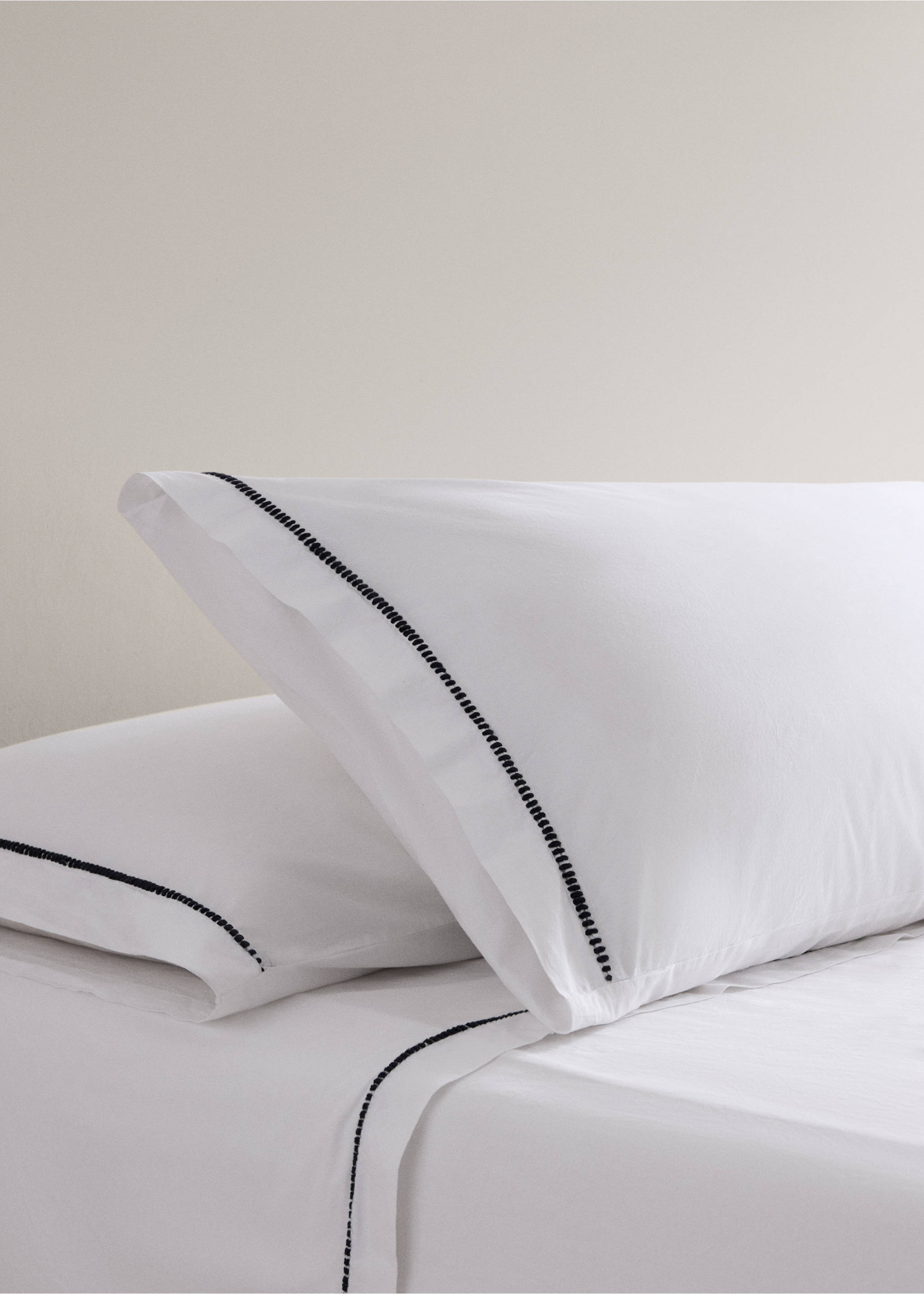Children’s cotton percale pillowcase with topstitch detailing 45 x 110 cm - General plane, Navy. Ref: 37024453-00.