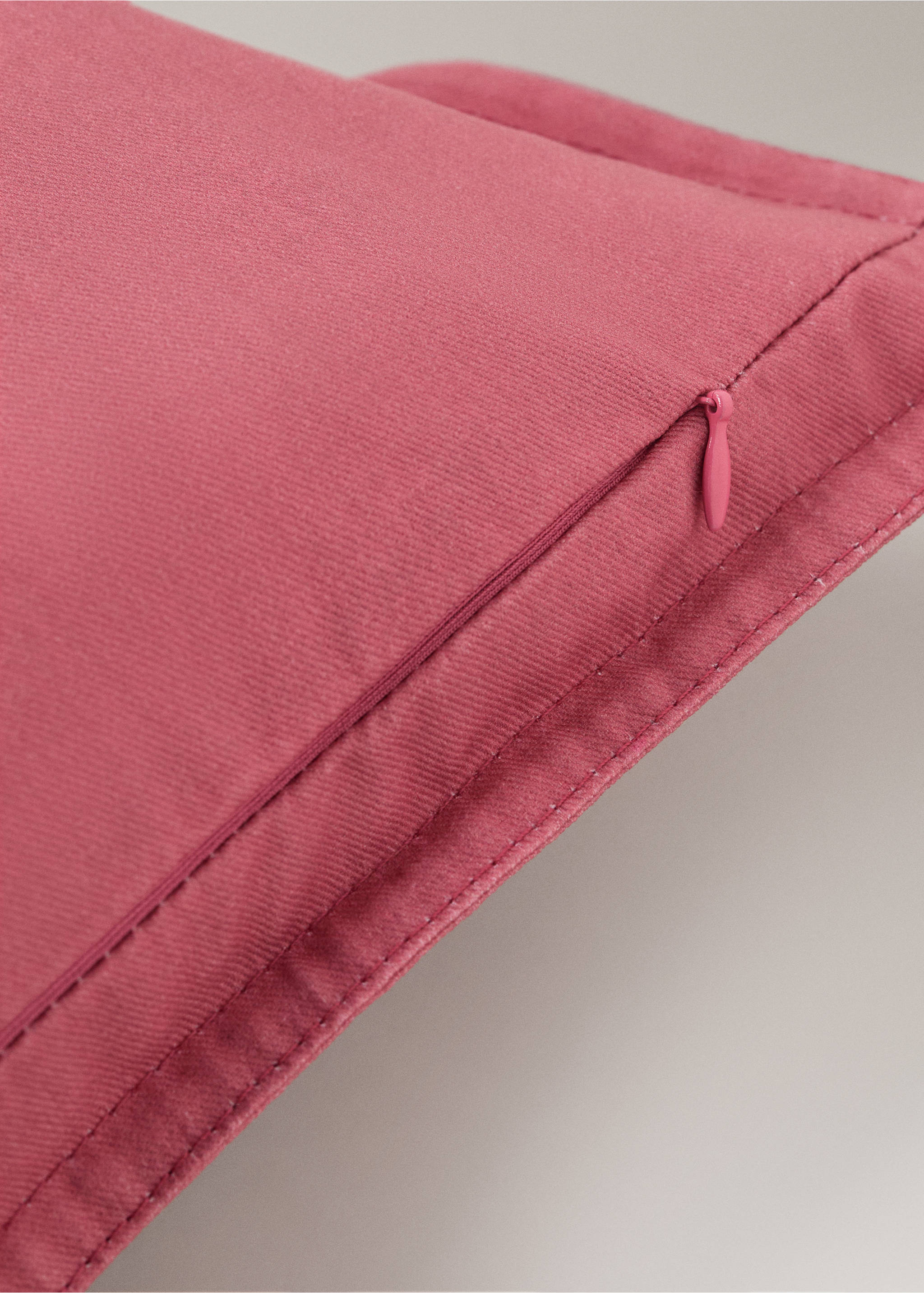 Kissenbezug mit floralem Muster, 30 x 40 cm - Detail des Artikels 2, Pflaume. Ref: 37024457-00.