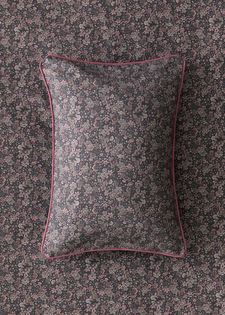Floral print cushion cover 30x40 cm — Plum