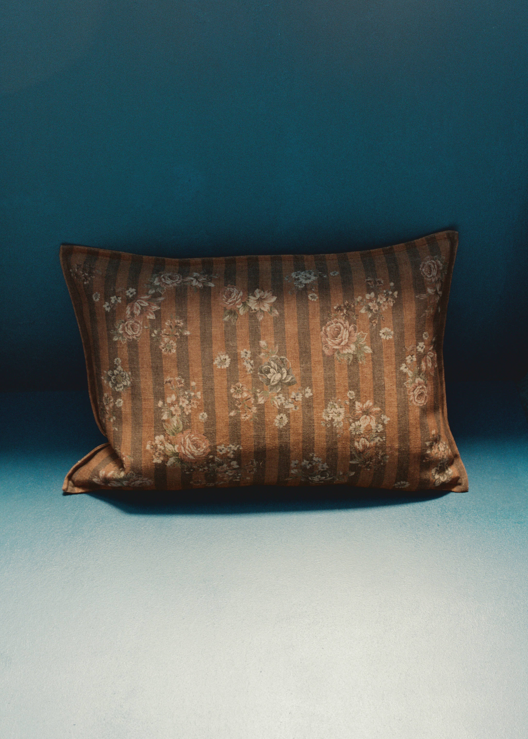 Linen floral cushion cover 40 x 60 cm - Details of the article 5