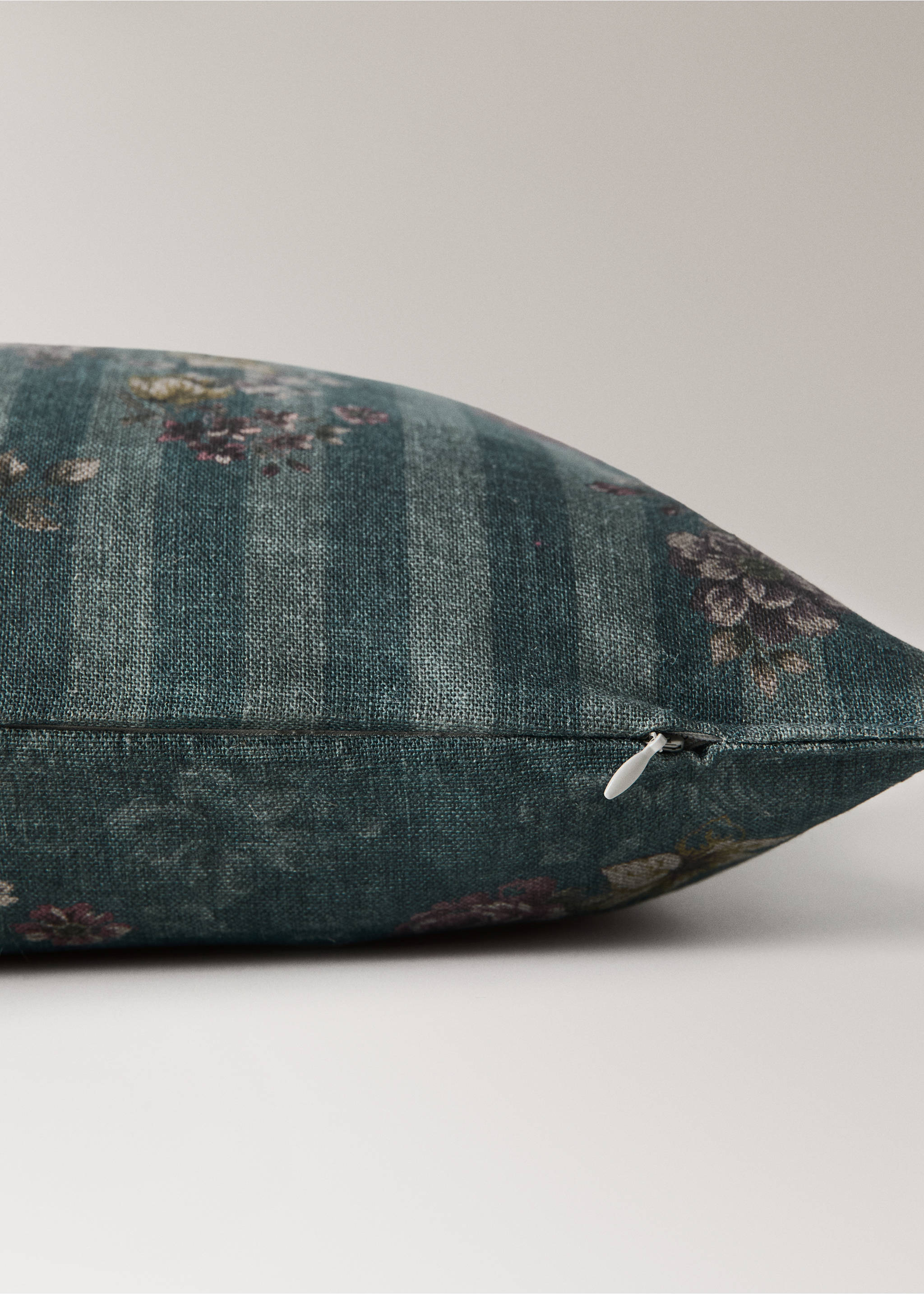 Striped cushion cover 40 x 60 cm - Details of the article 2, Petrol Blue. Ref: 37024473-00.