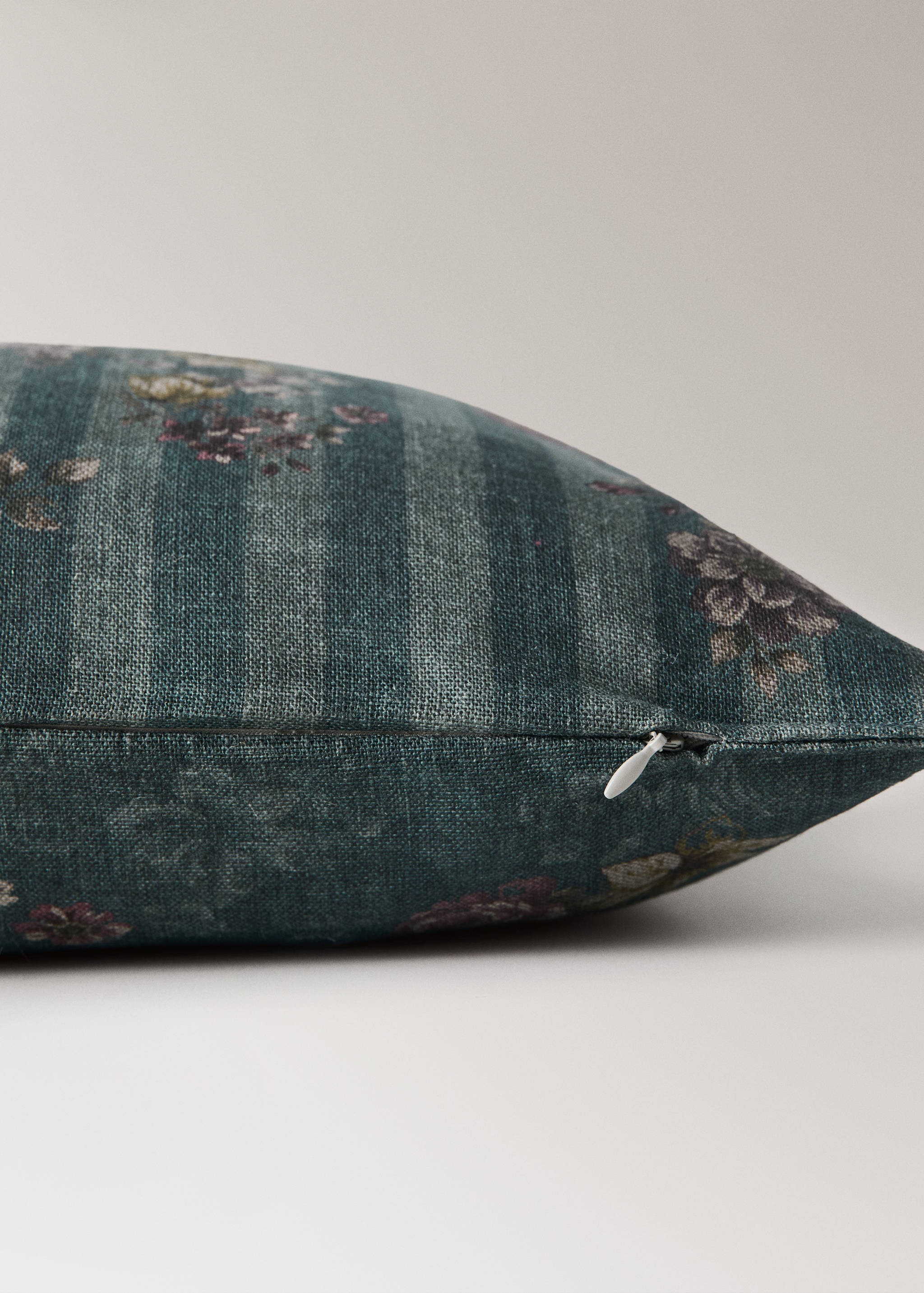 Striped cushion case 40x60cm - Details of the article 2