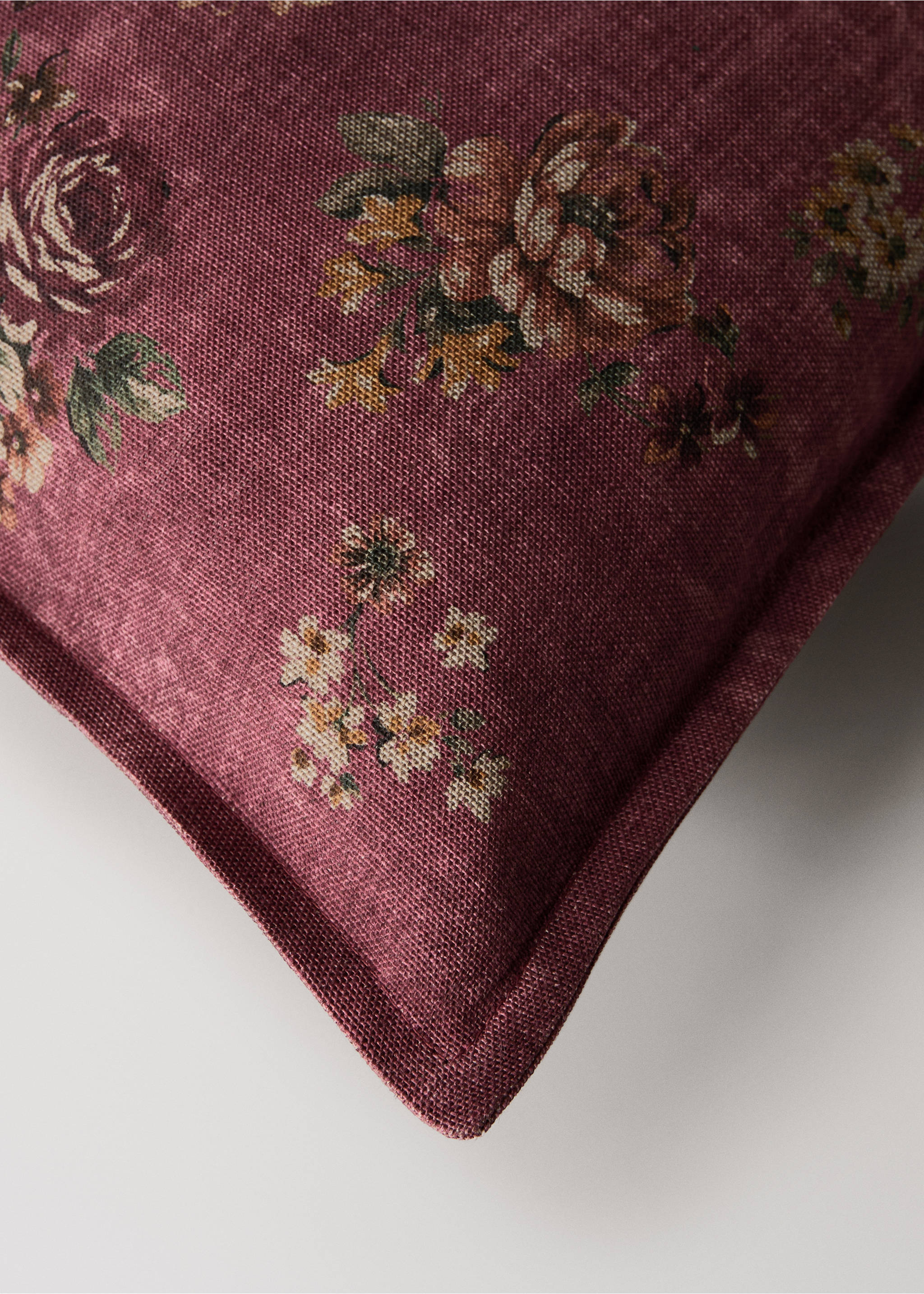 Striped cushion case 40x60cm - Details of the article 1, Dark Red. Ref: 37024473-00.