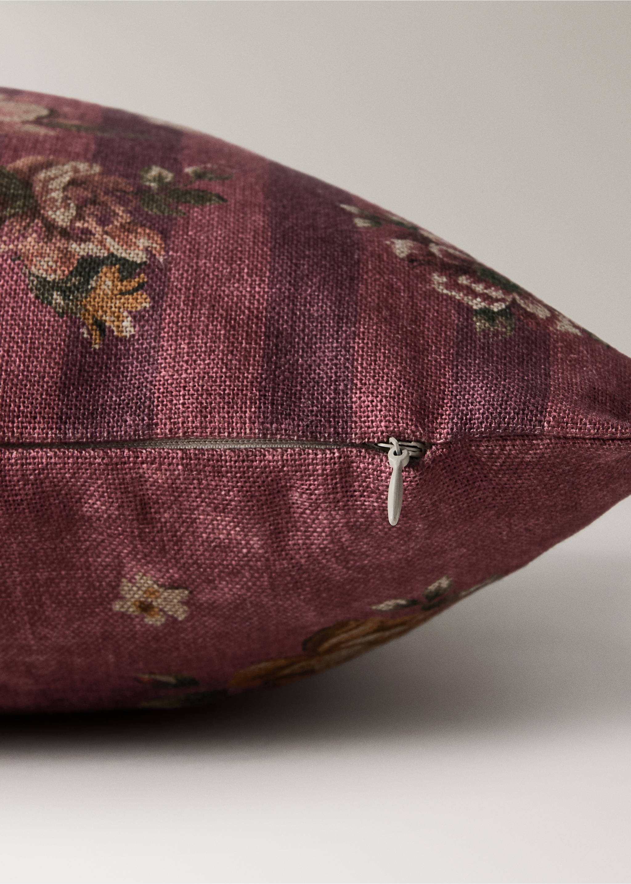 Striped cushion case 40x60cm - Details of the article 2, Dark Red. Ref: 37024473-00.