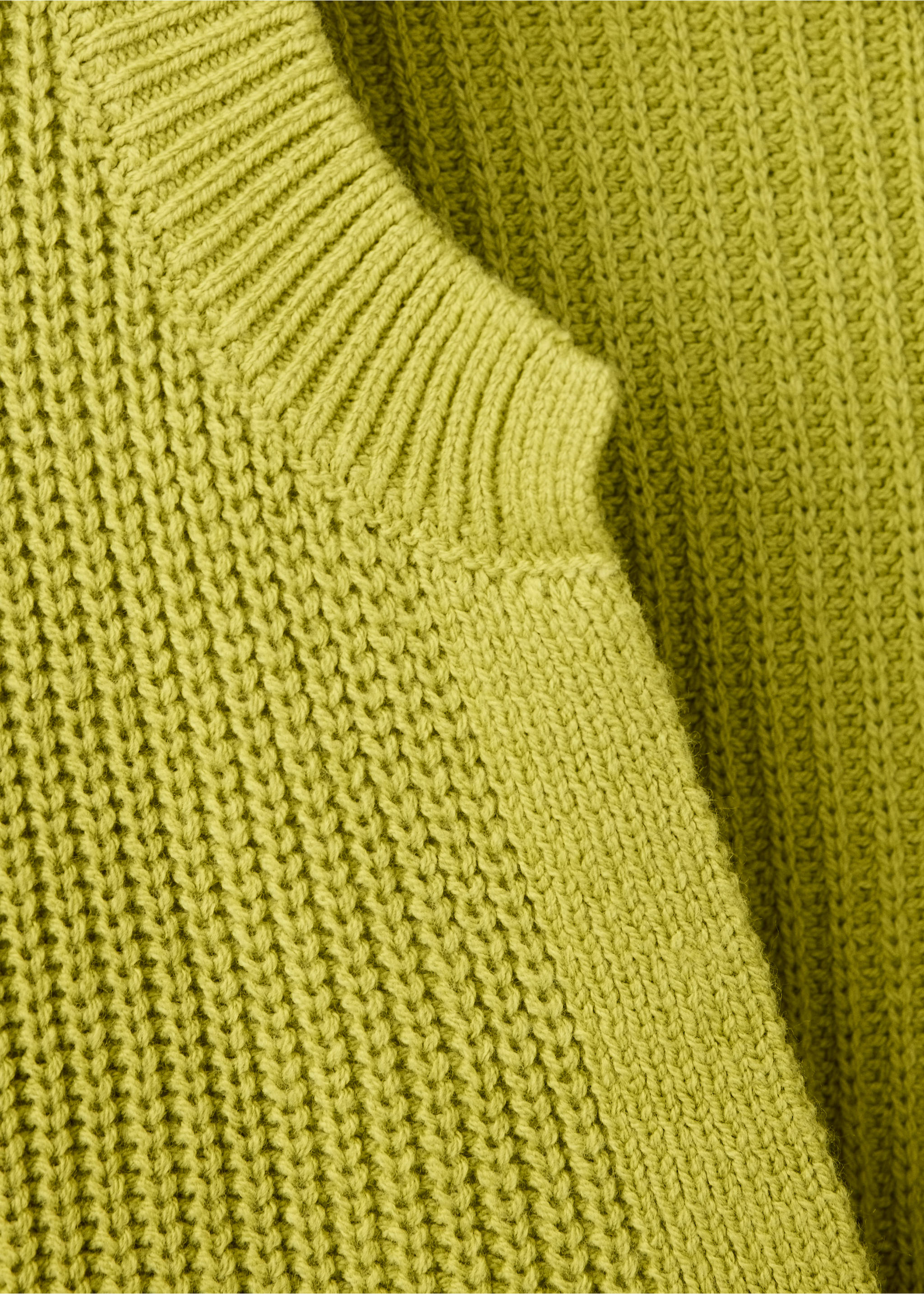 Pull en maille coton col en V - Détail de l'article 8, Vert. Ref: 37024784-00.