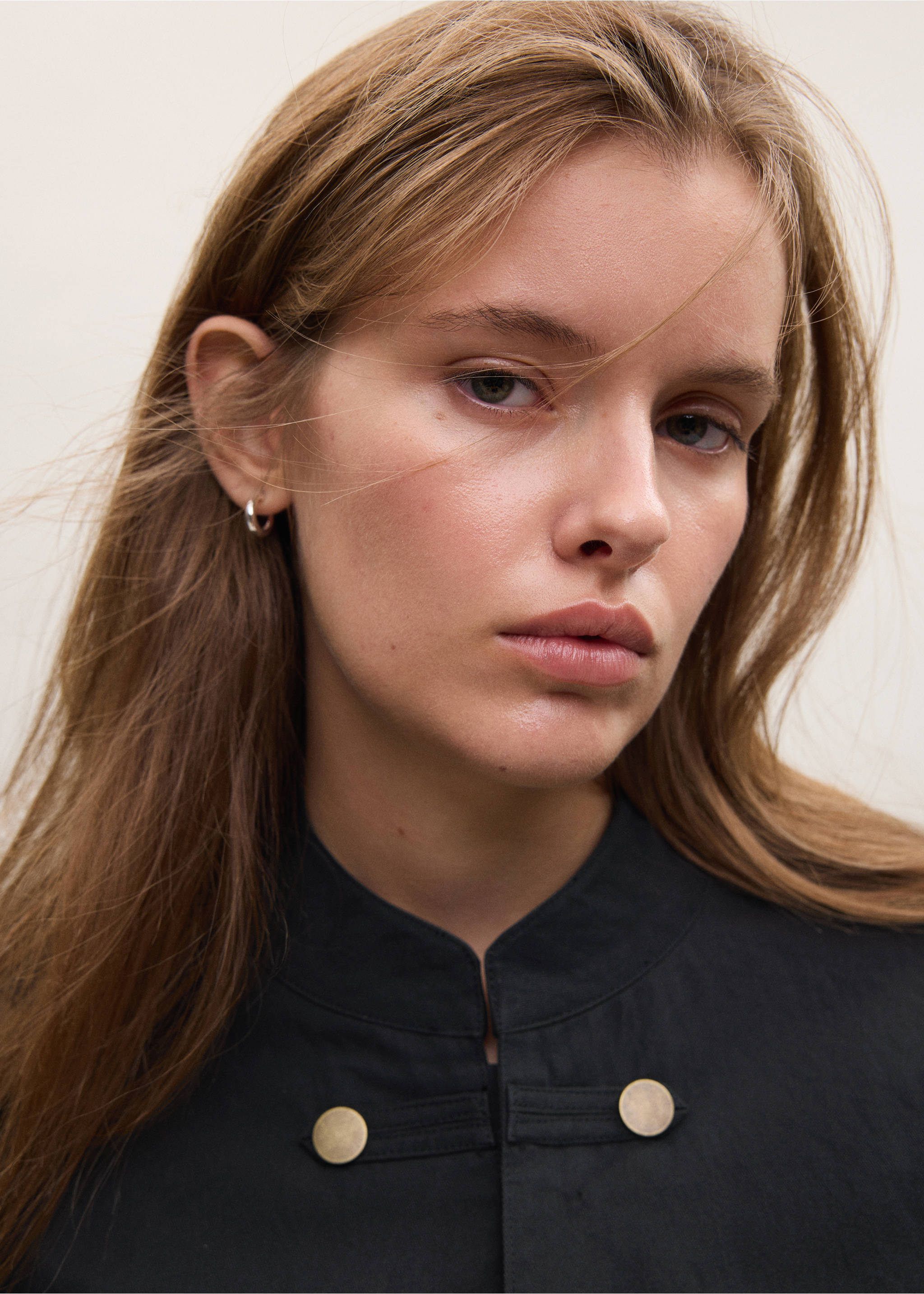 Buttoned jacket - Details of the article 1, Black denim. Ref: 37024800-01.