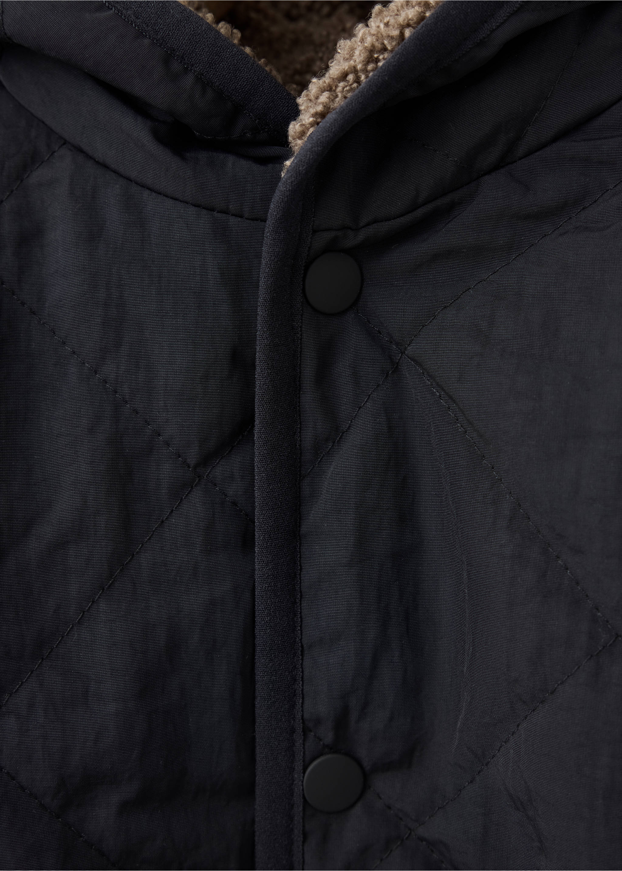 Fur-effect quilted coat - Details of the article 8, Black. Ref: 37025153-00.
