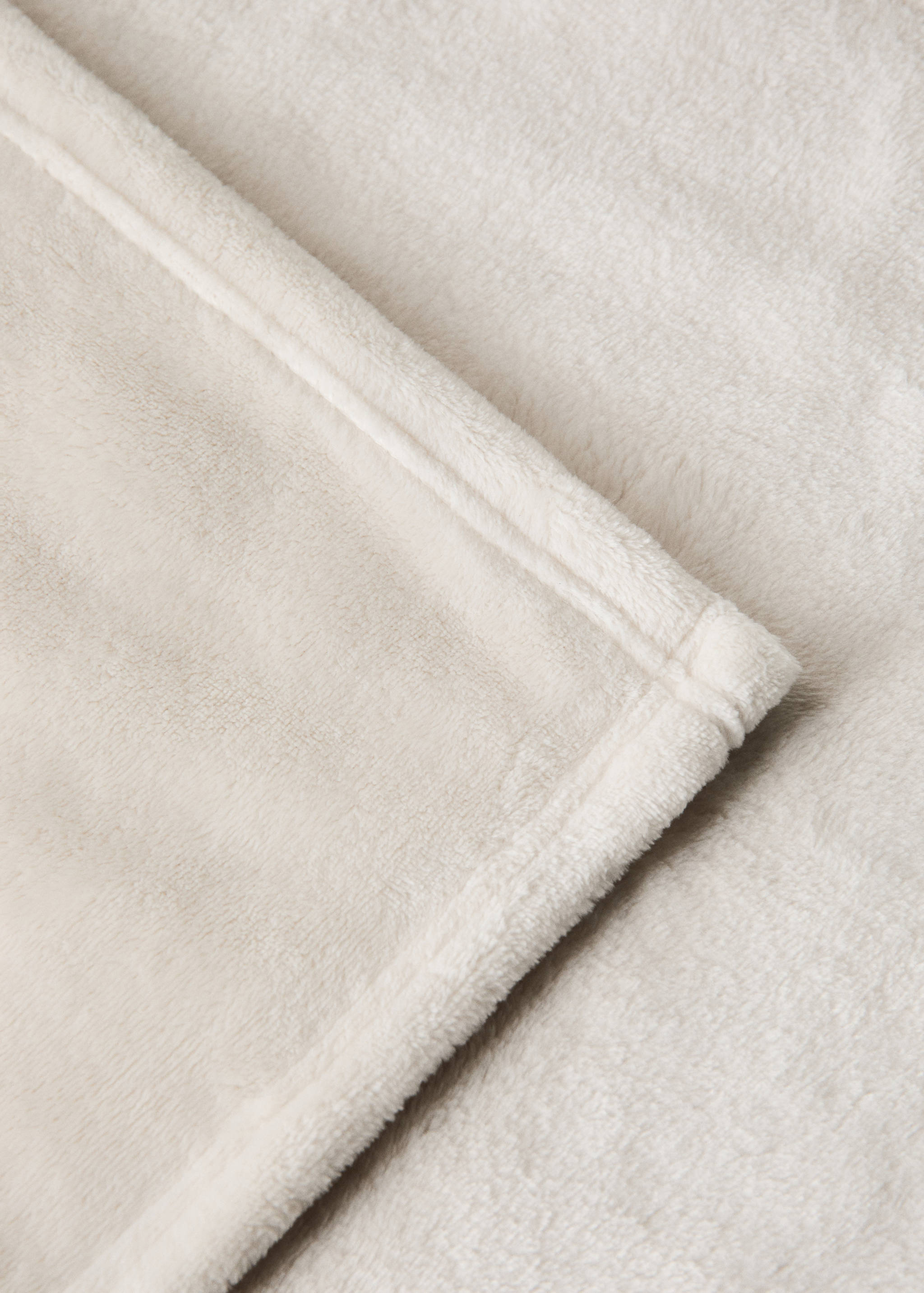 Large faux-fur textured blanket - Details of the article 2
