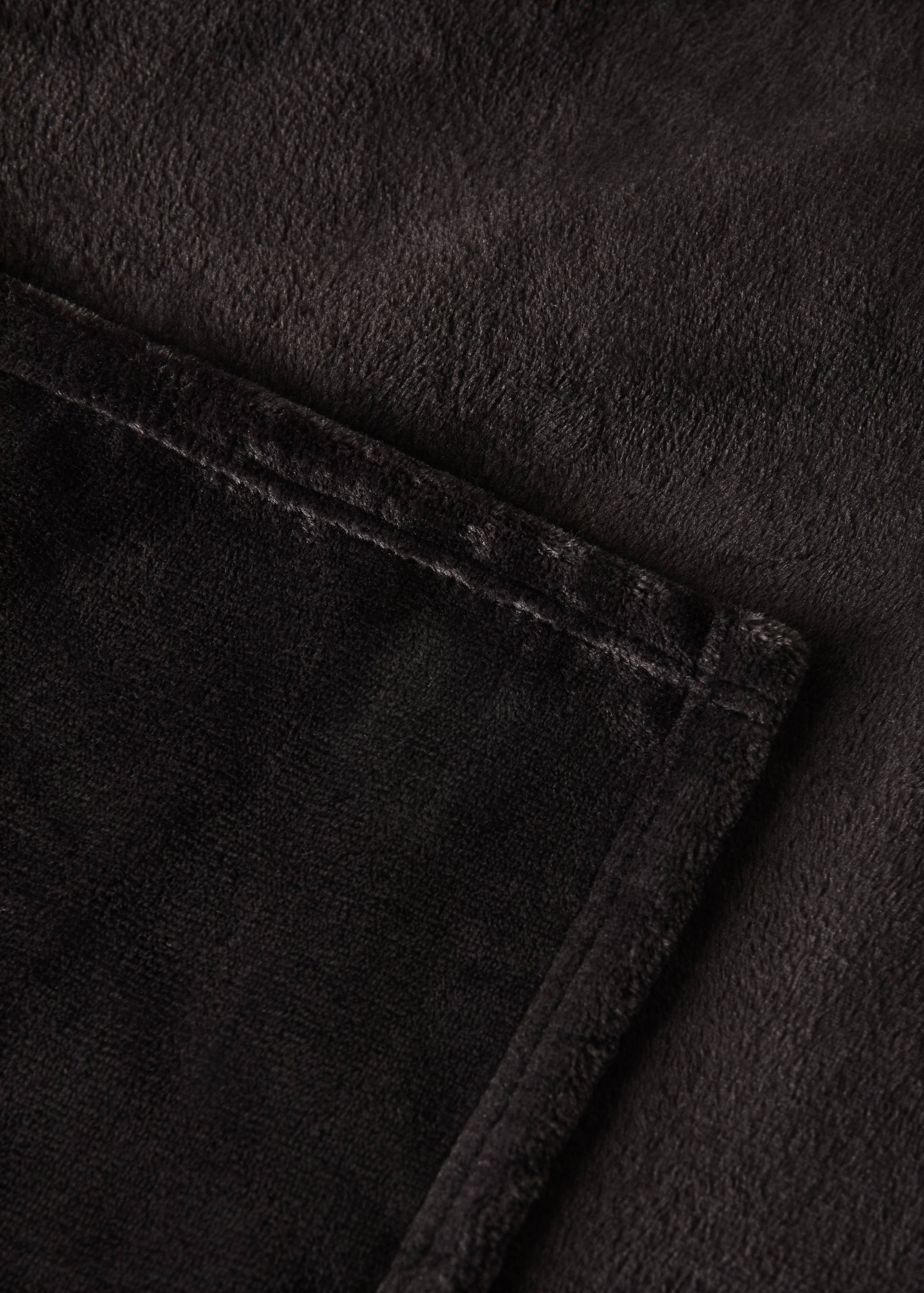 Large faux-fur textured blanket - Details of the article 2