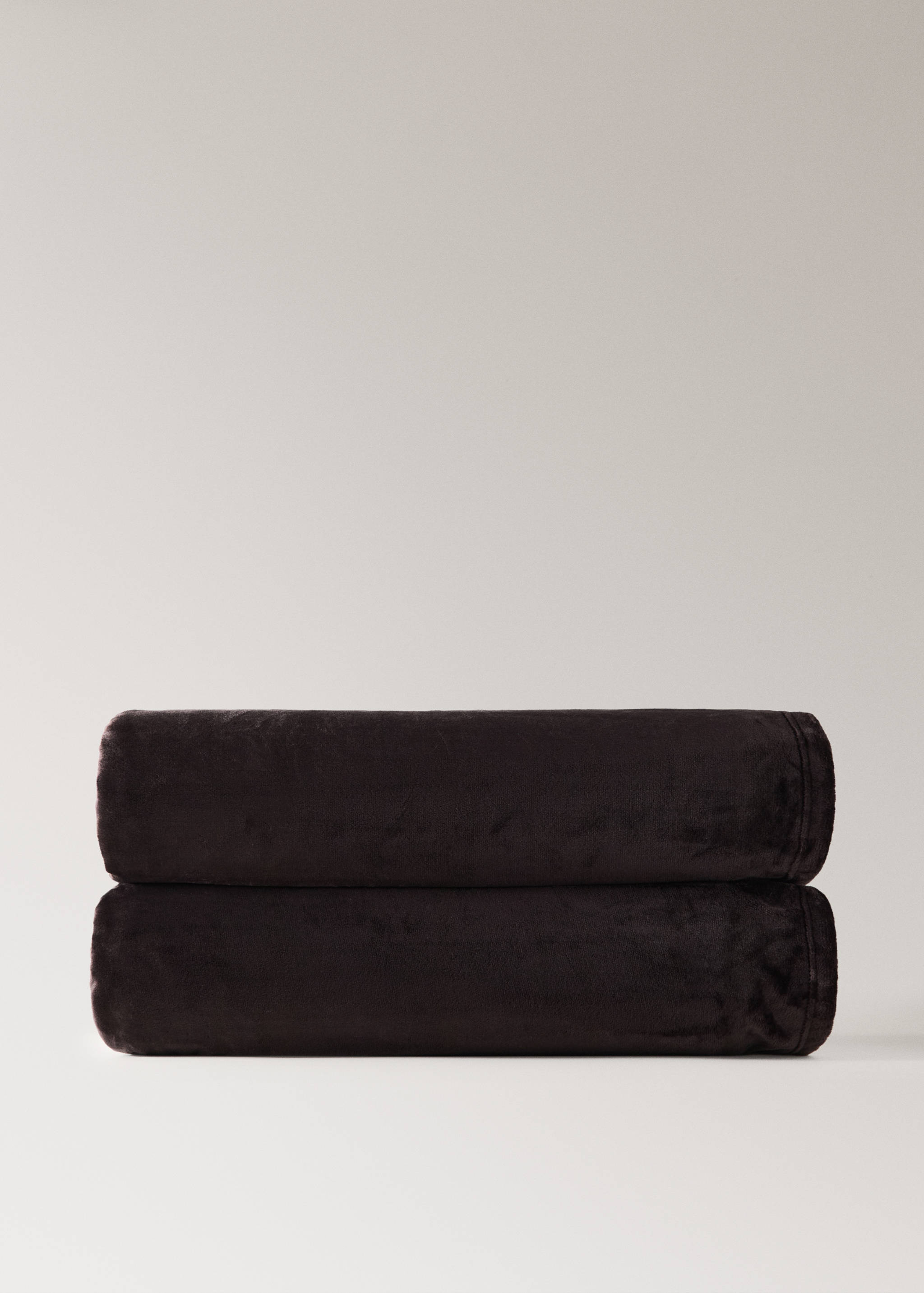 Large faux-fur textured blanket - Article without model