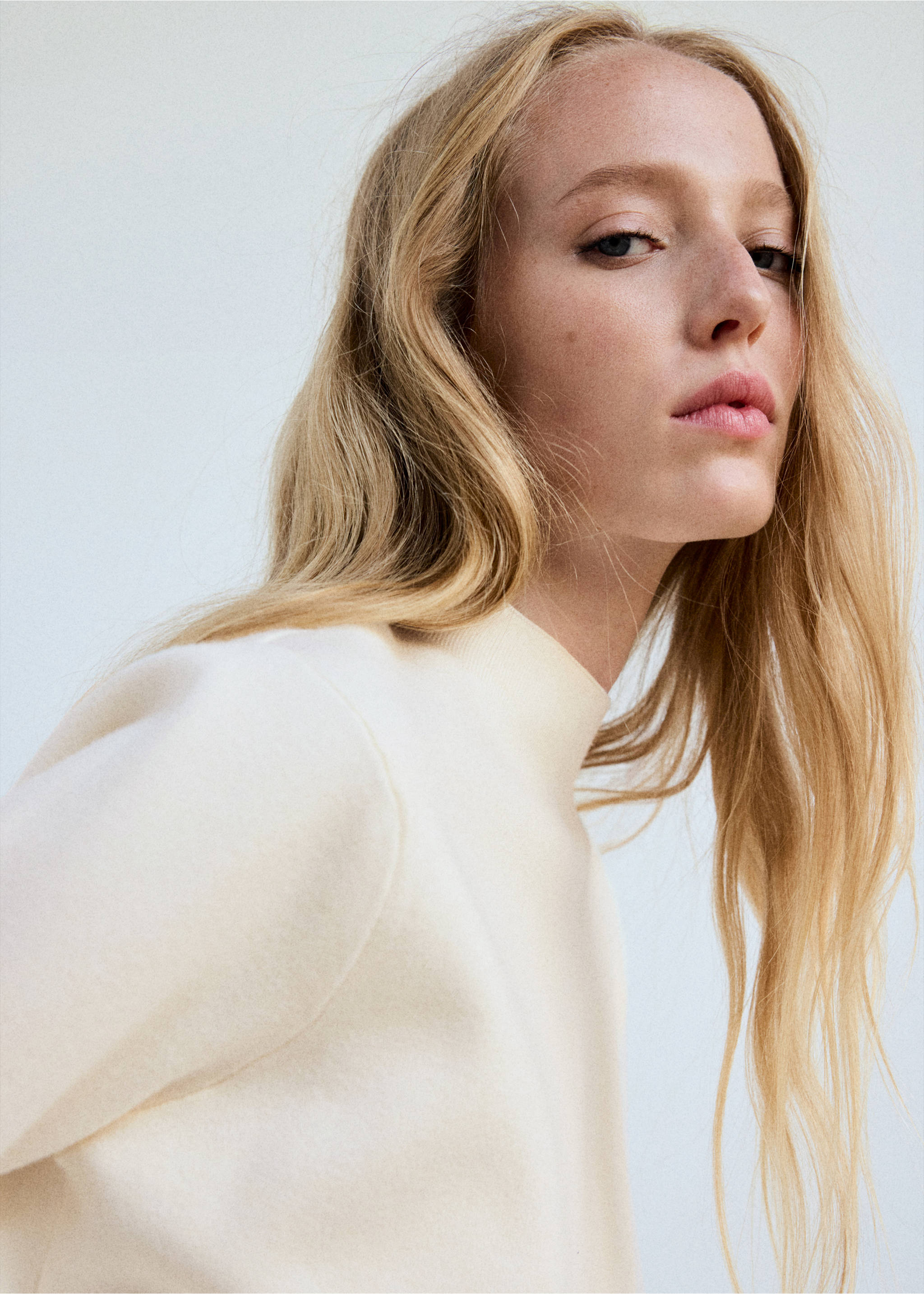 Knitted sweater with perkins neck - Details of the article 3, Ecru. Ref: 37025838-00.