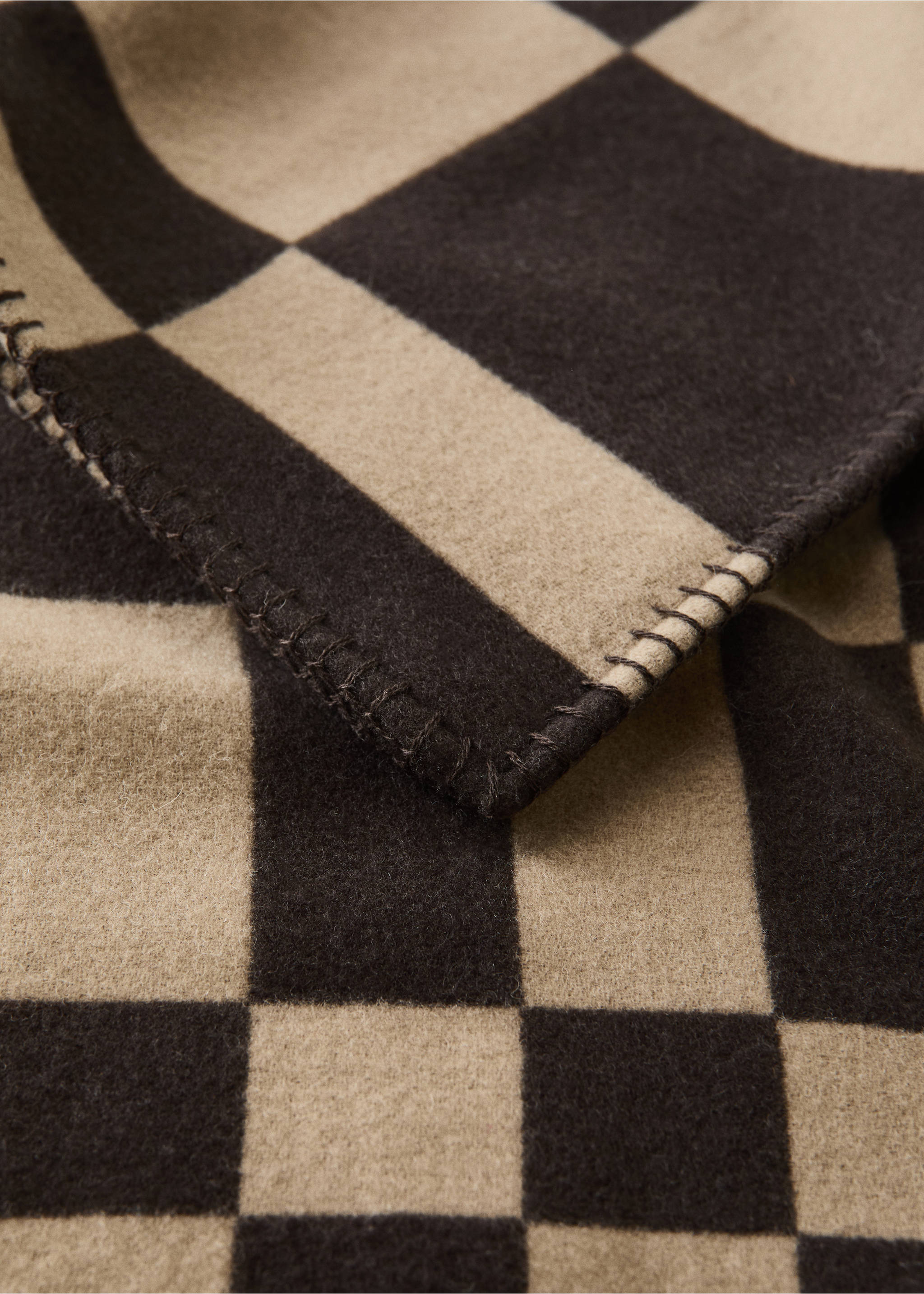 Wool check-print blanket - Details of the article 2, Brown. Ref: 37025843-00.