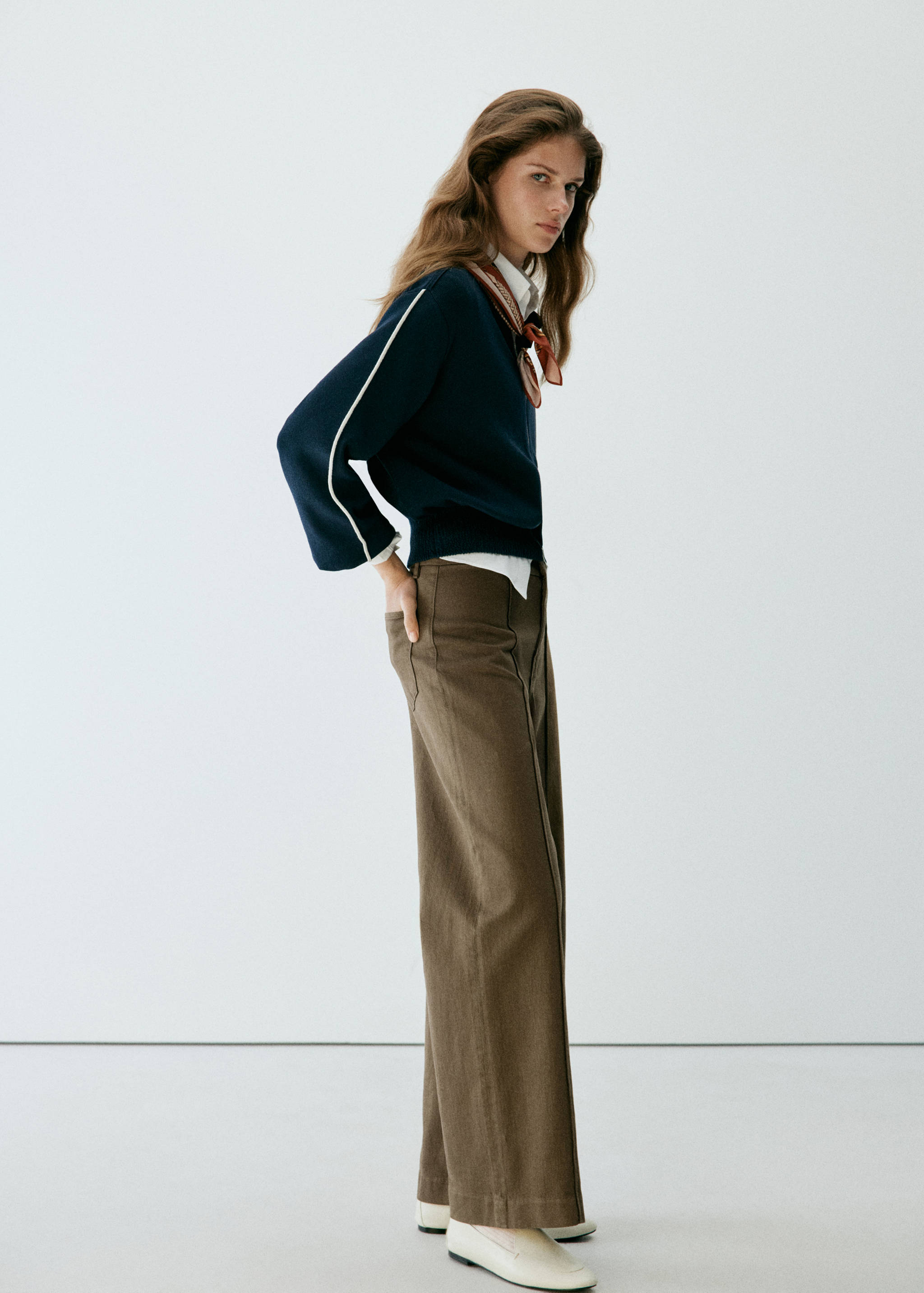 High-waisted wide leg jeans with stitching - General plane