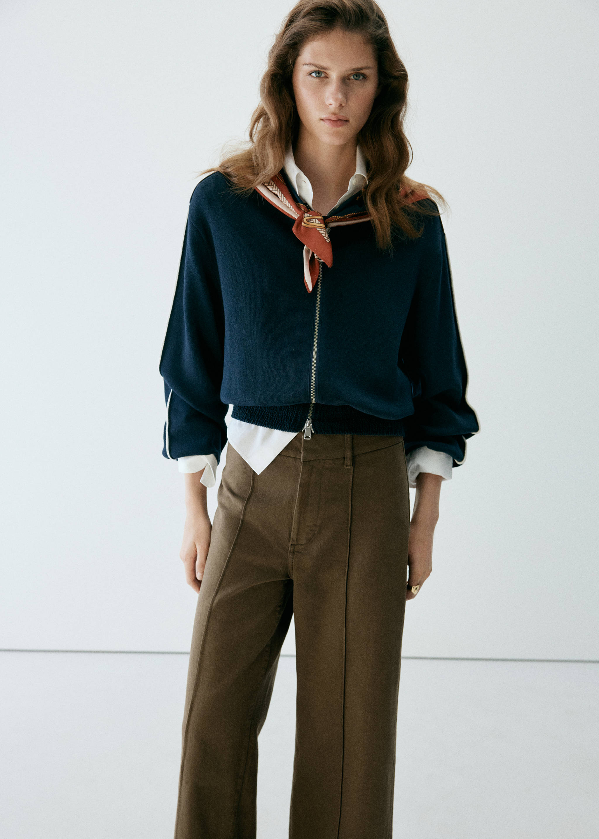 High-waisted wide leg jeans with stitching - Details of the article 1