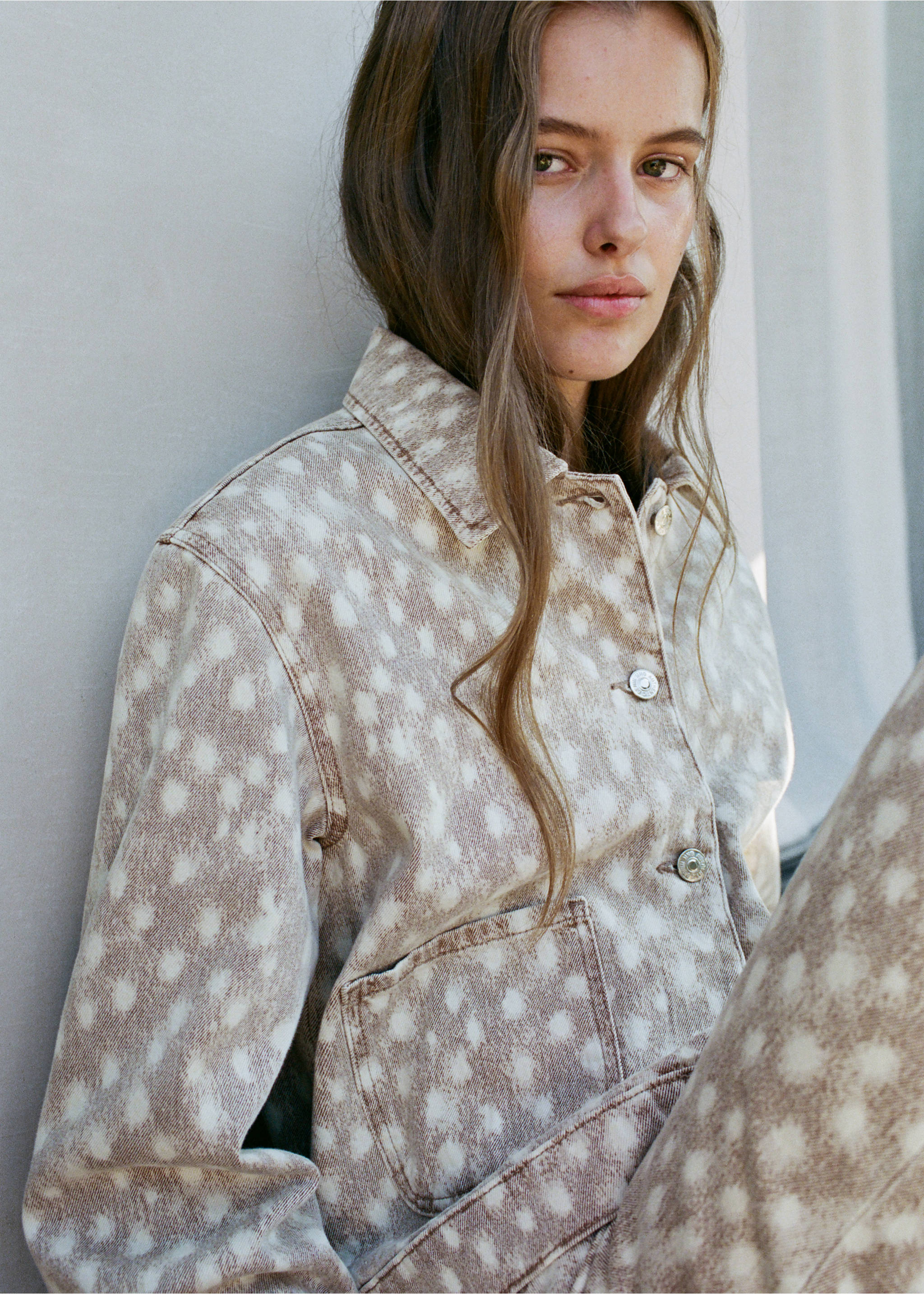 Denim jacket with deer print - Details of the article 1, Brown. Ref: 37025851-00.