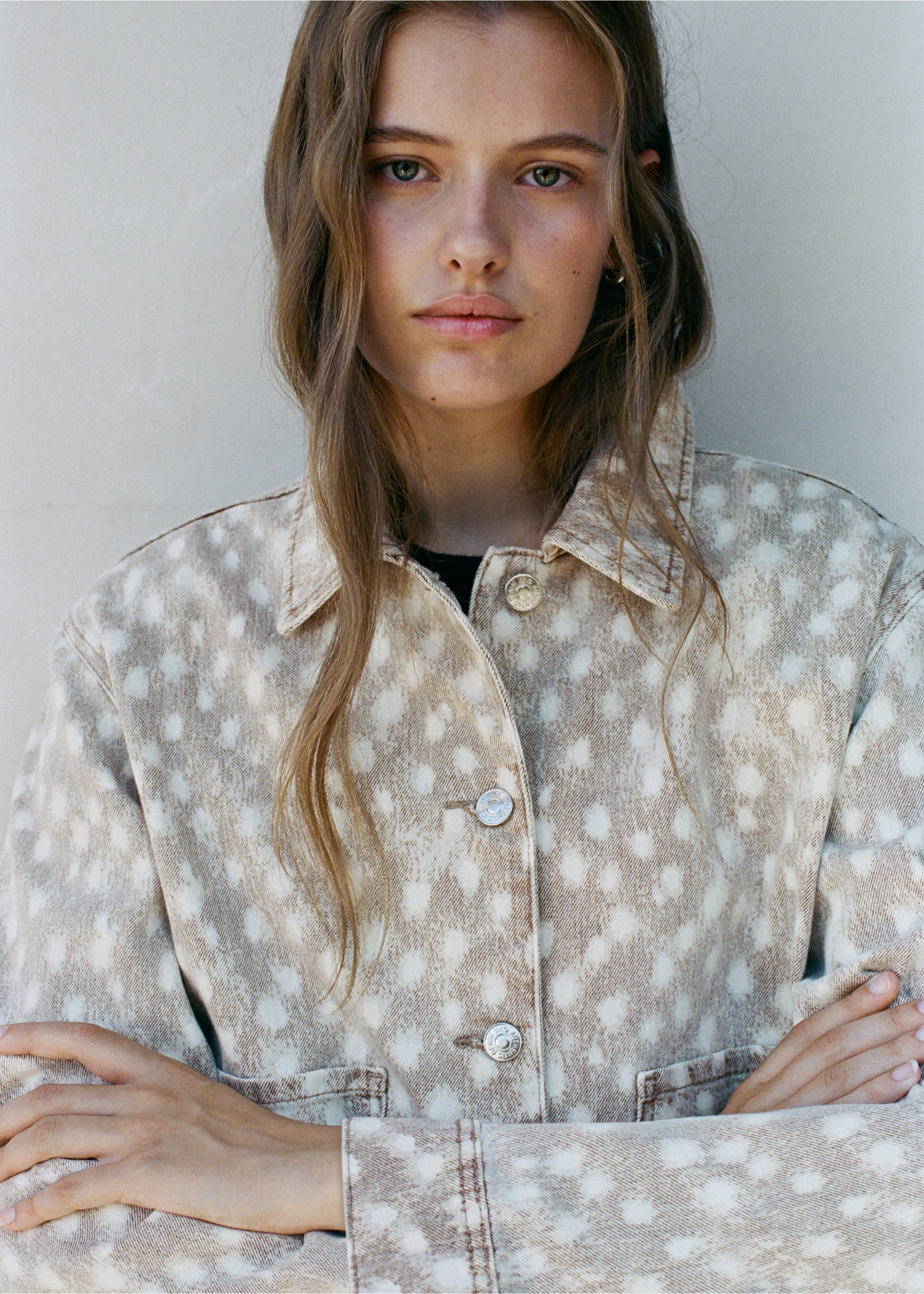 Denim jacket with deer print - Details of the article 2, Brown. Ref: 37025851-00.