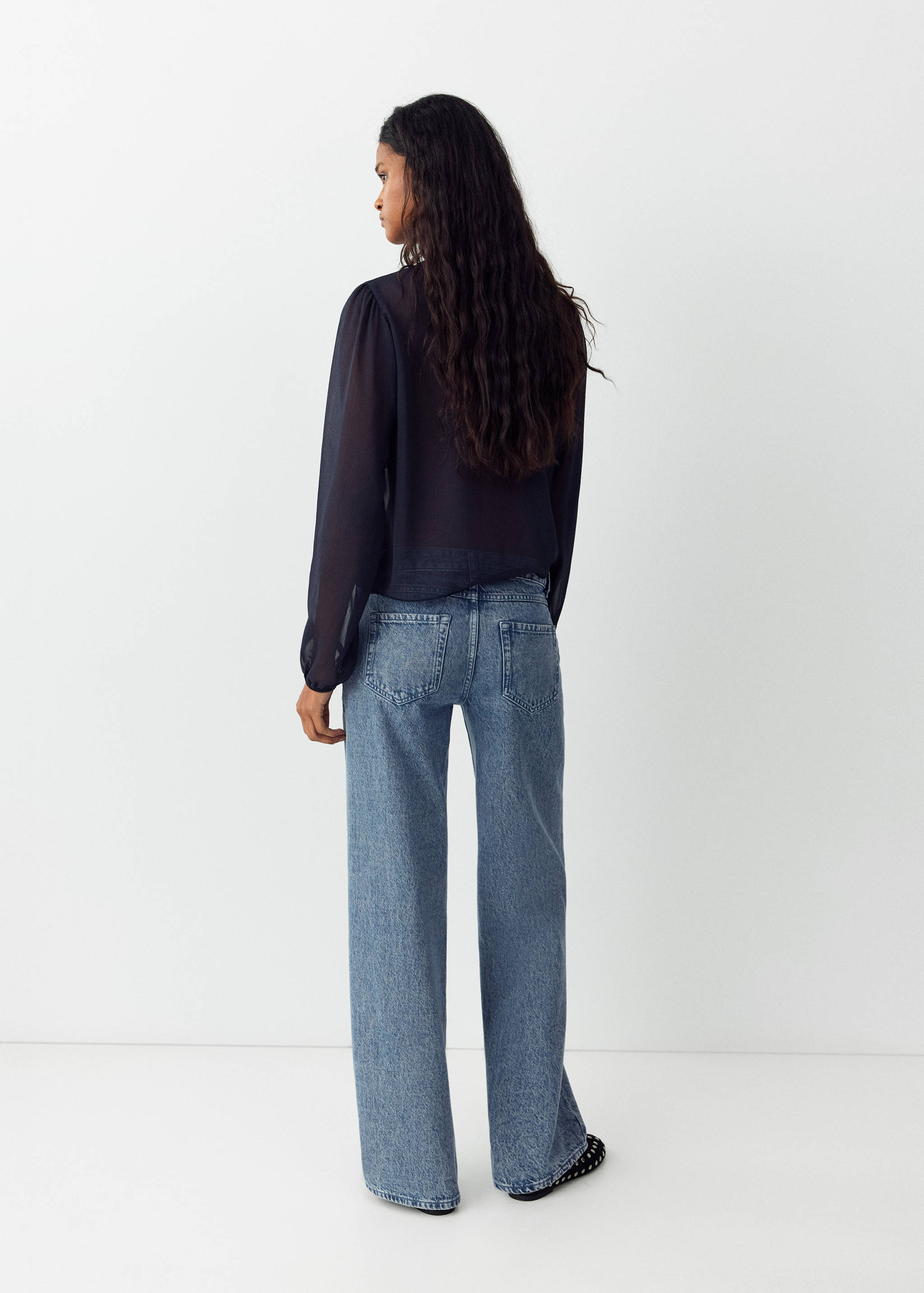 Low-waisted straight-leg jeans - Reverse of the article