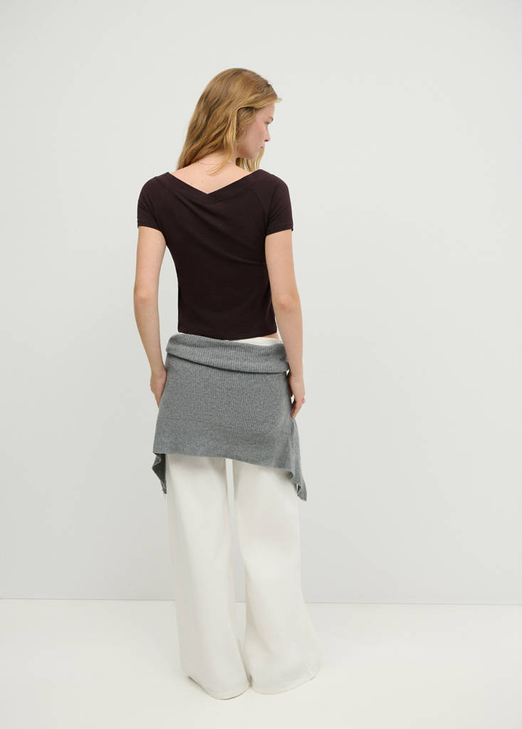 V-neck T-shirt — Brown