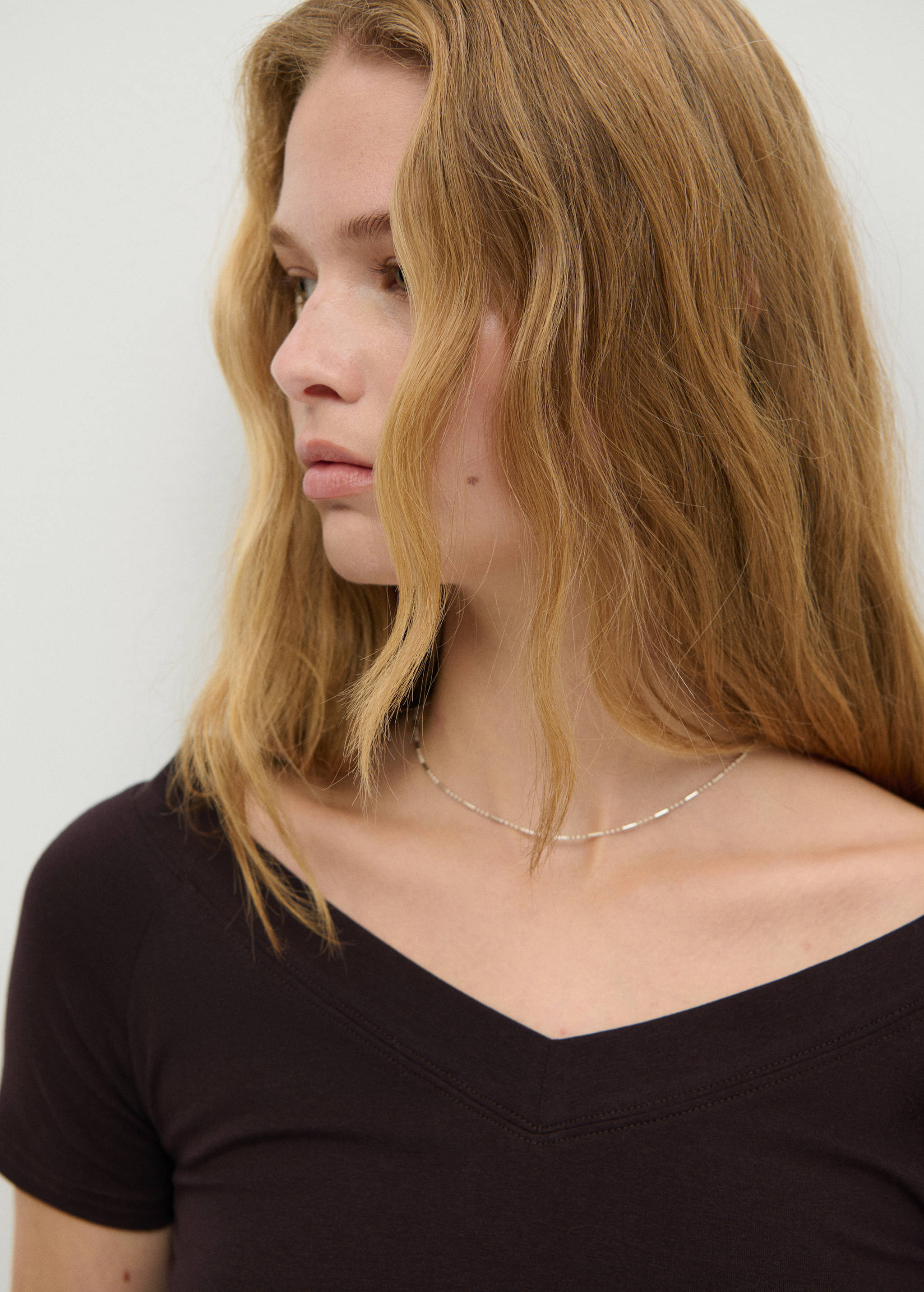 V-neck T-shirt - Details of the article 1