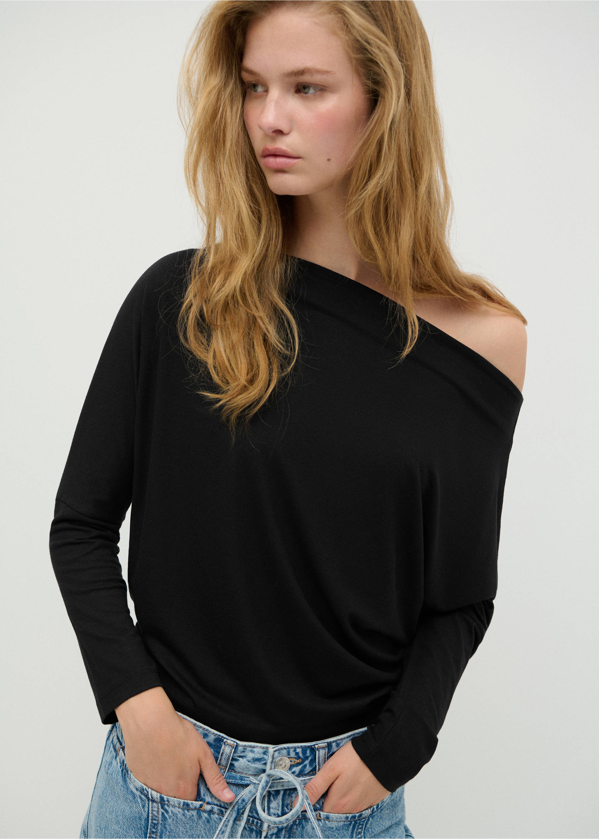 T-shirt manches chauve-souris - Plan moyen, Noir. Ref: 37025872-00.