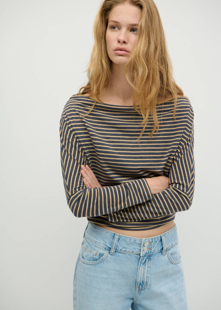 Striped off-the-shoulder T-shirt — Navy