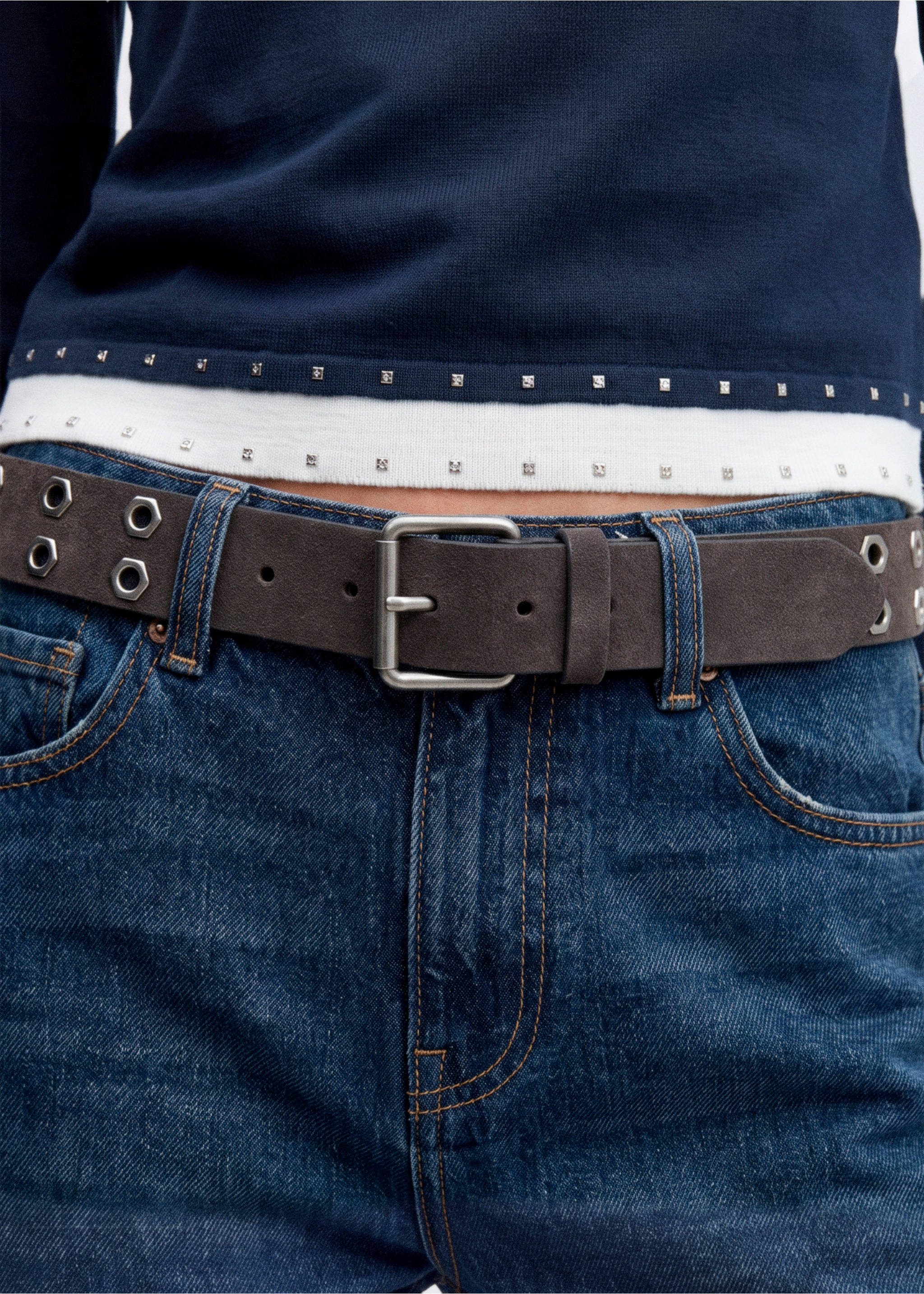 Leather belt with eyelets - Details of the article 5, Grey. Ref: 37025881-00.