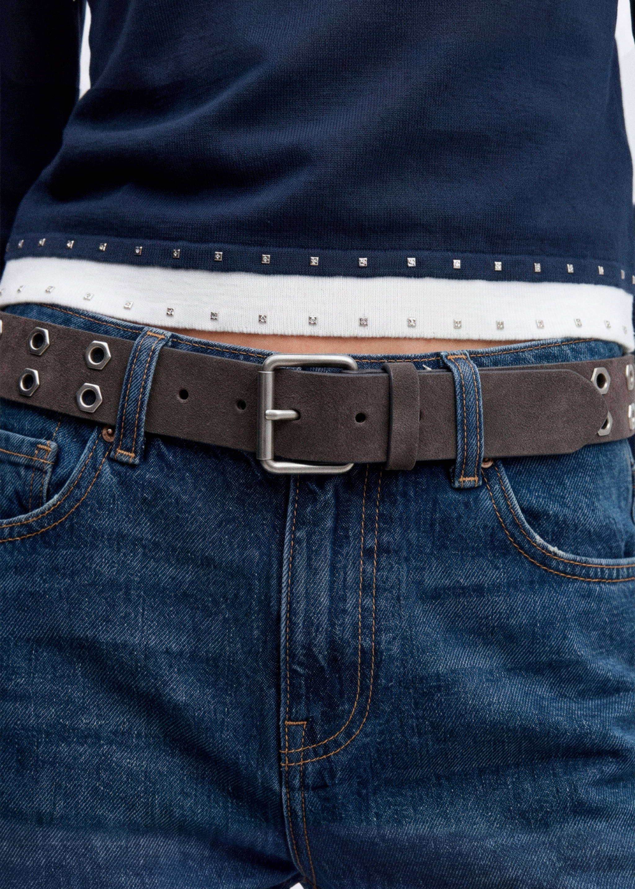 Leather belt with eyelets - Details of the article 5