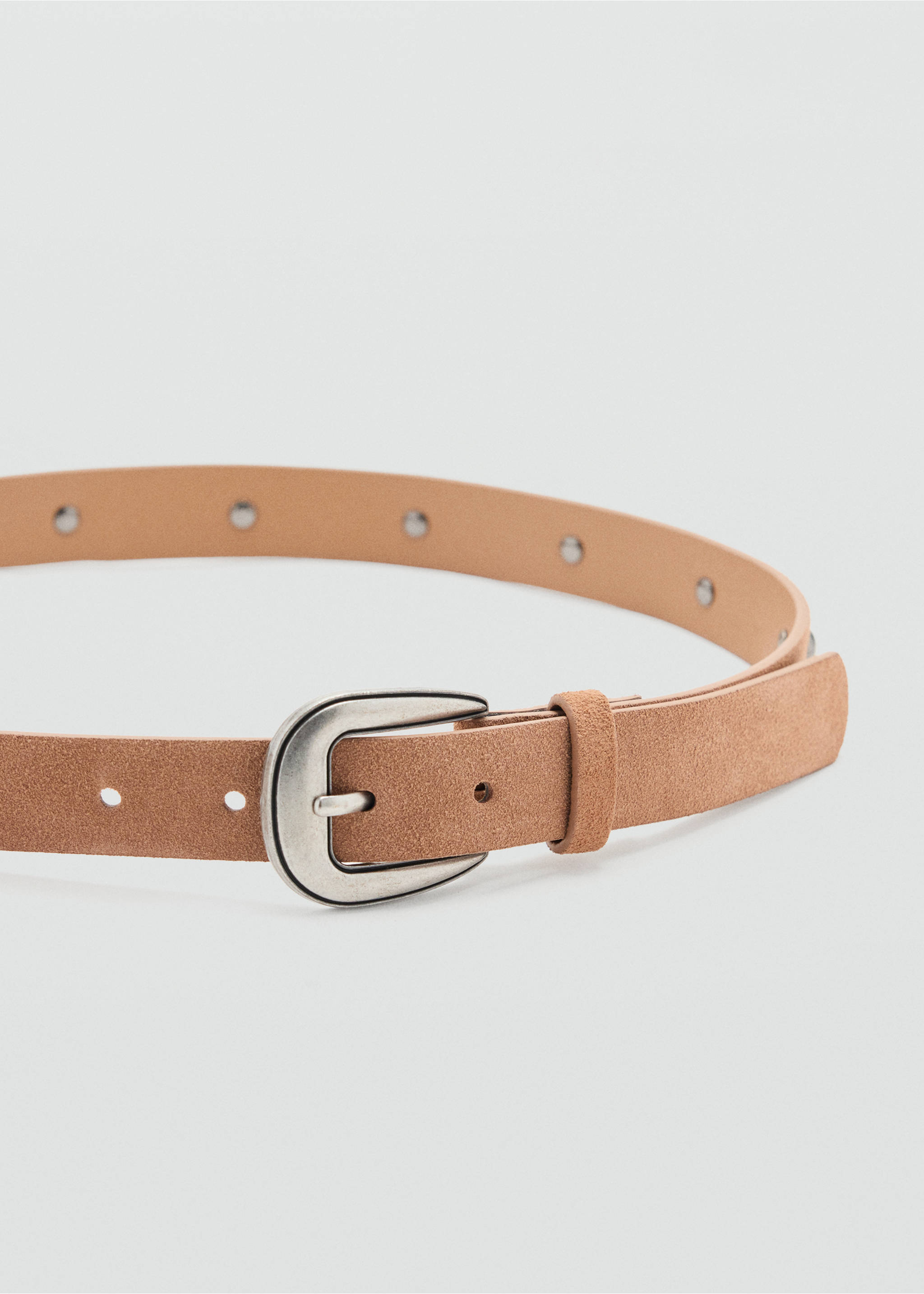 Light brown suede belt with silver buckle and metal studs., Sand. Ref: 37025882-00.