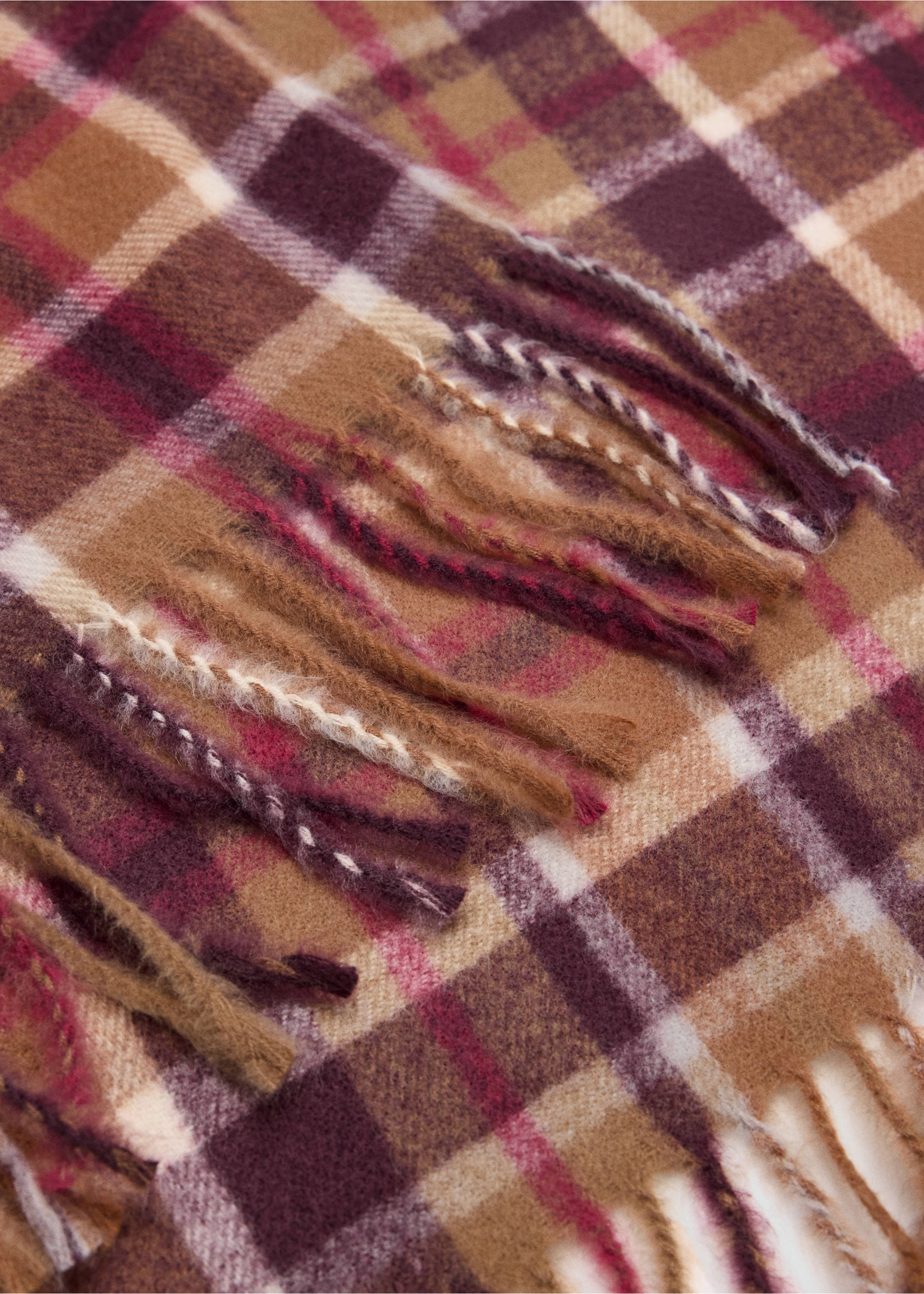 Fringed edge scarf - Details of the article 1, Brown. Ref: 37025980-00.