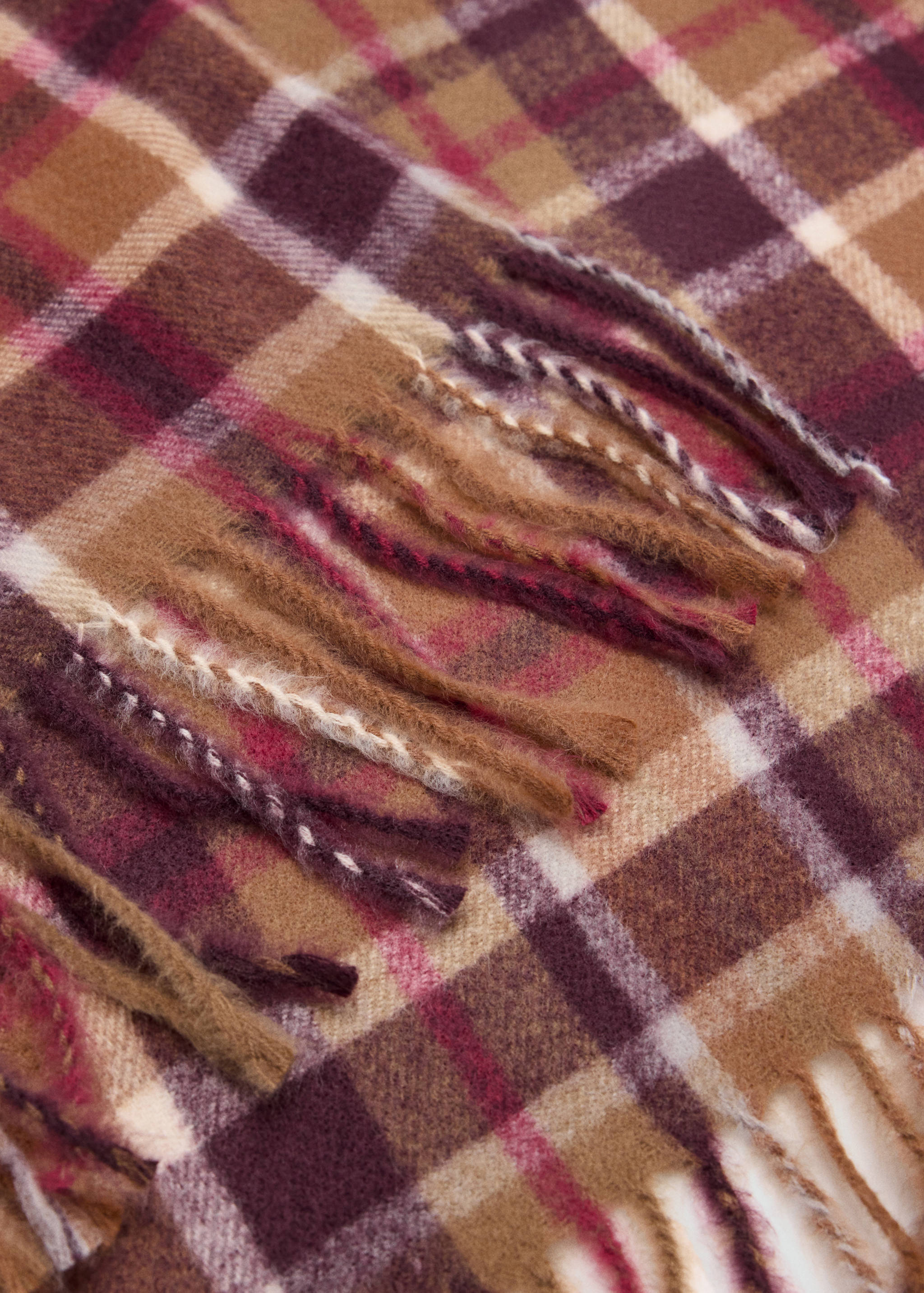 Fringed edge scarf - Details of the article 1