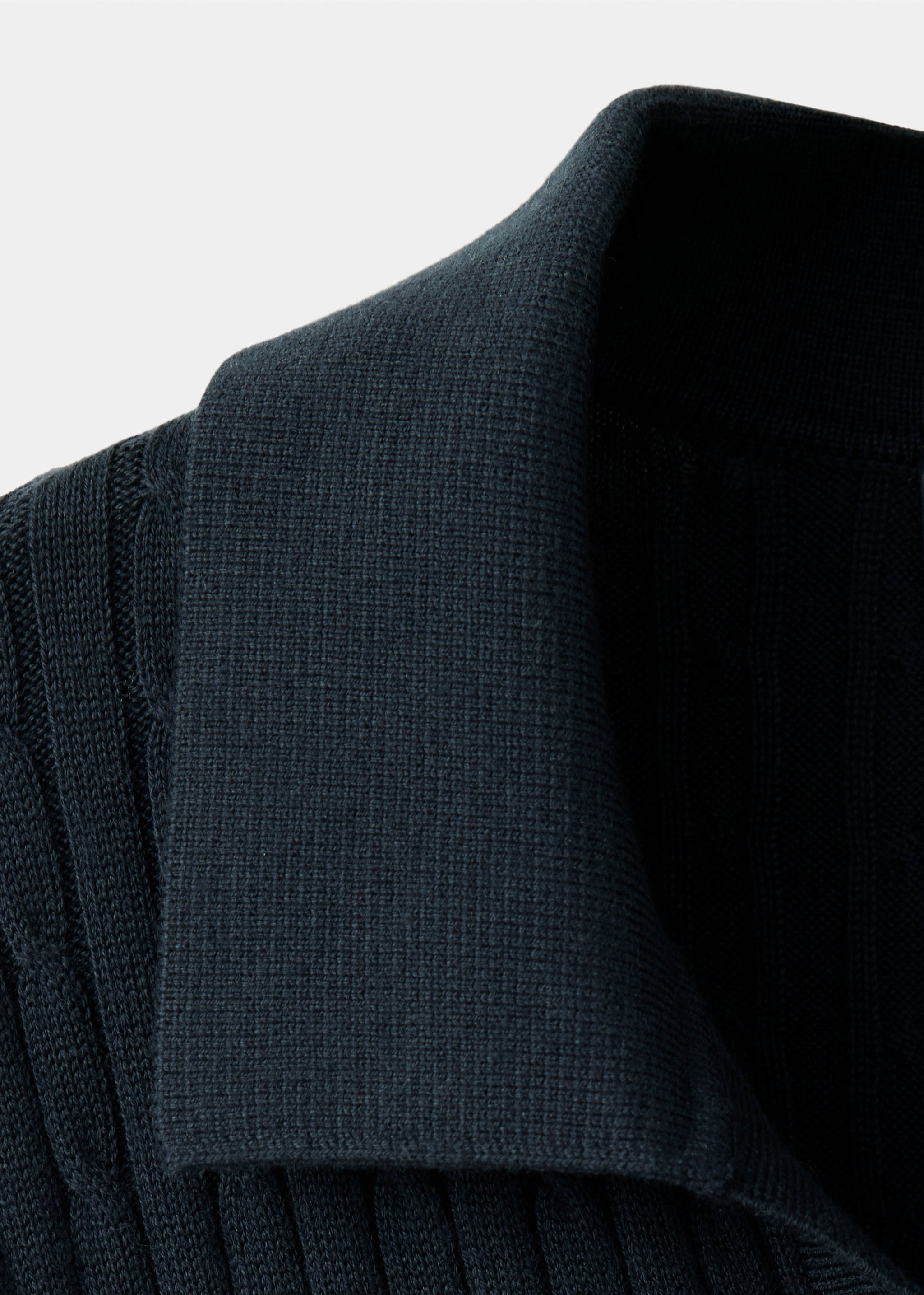 Cotton and lyocell blend polo shirt with cable-knit texture - Details of the article 8, Navy. Ref: 37025982-00.