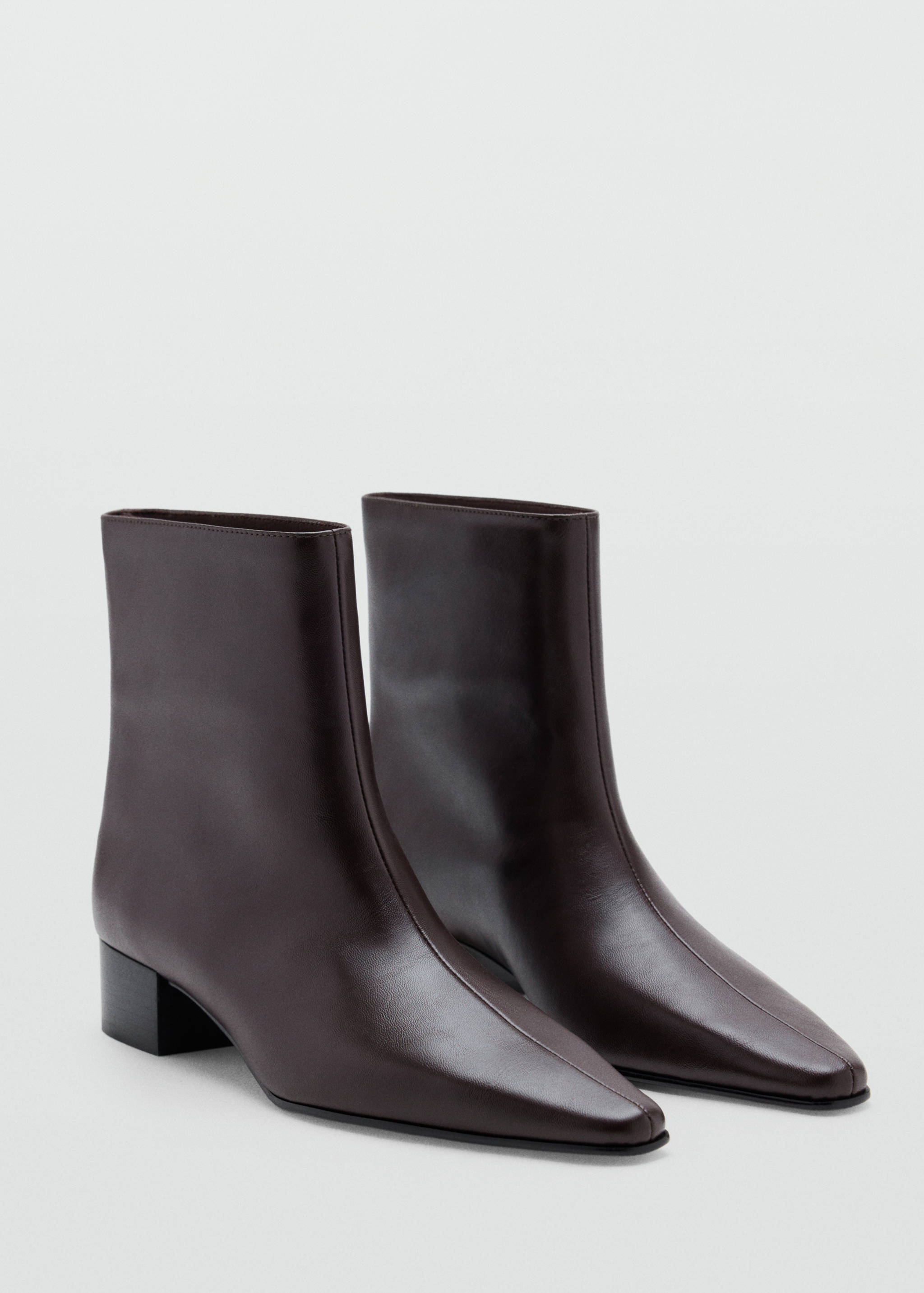 Pointed heel ankle boot - Medium plane