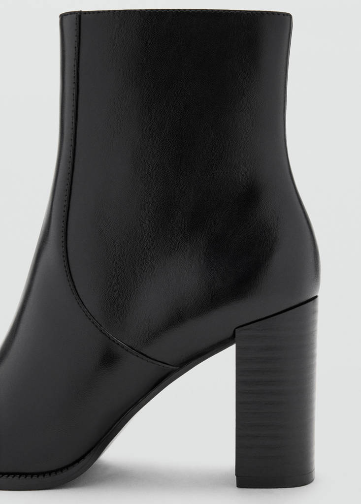 Pointed heel ankle boot — Black