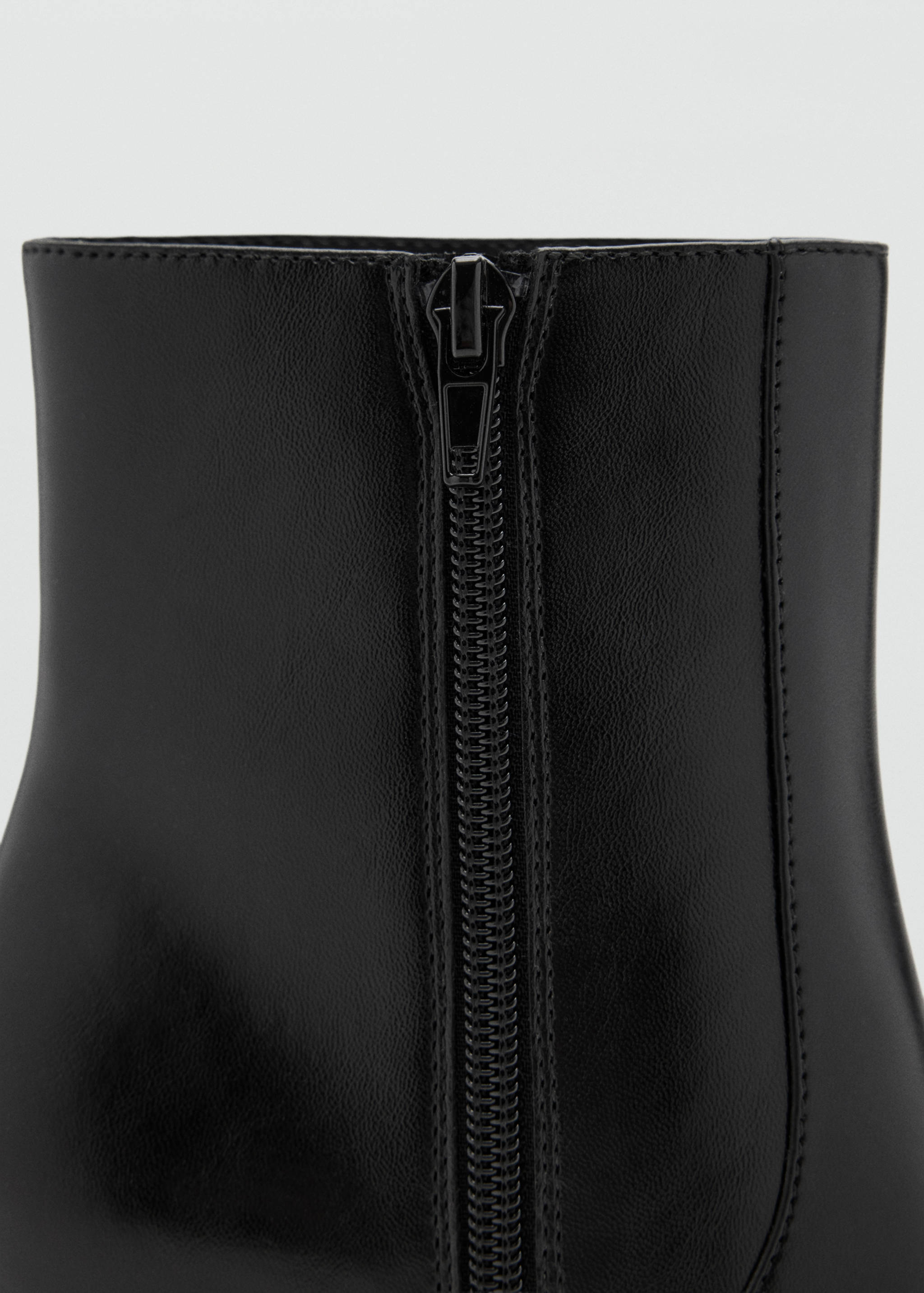 Pointed heel ankle boot - Details of the article 3