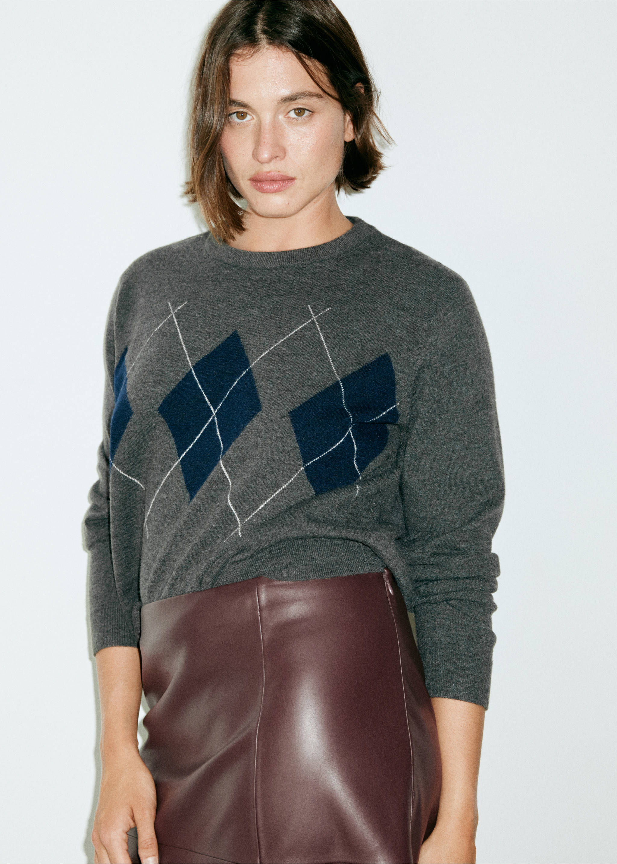 Straight leather-look skirt - Details of the article 4, Burgundy. Ref: 37025989-00.