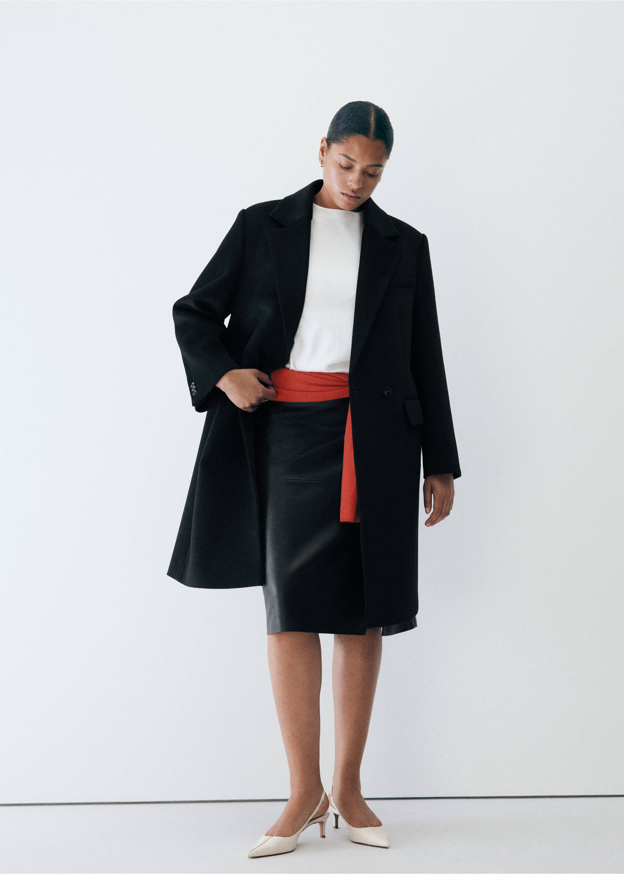 Faux-leather straight skirt - Details of the article 5, Black. Ref: 37025989-00.