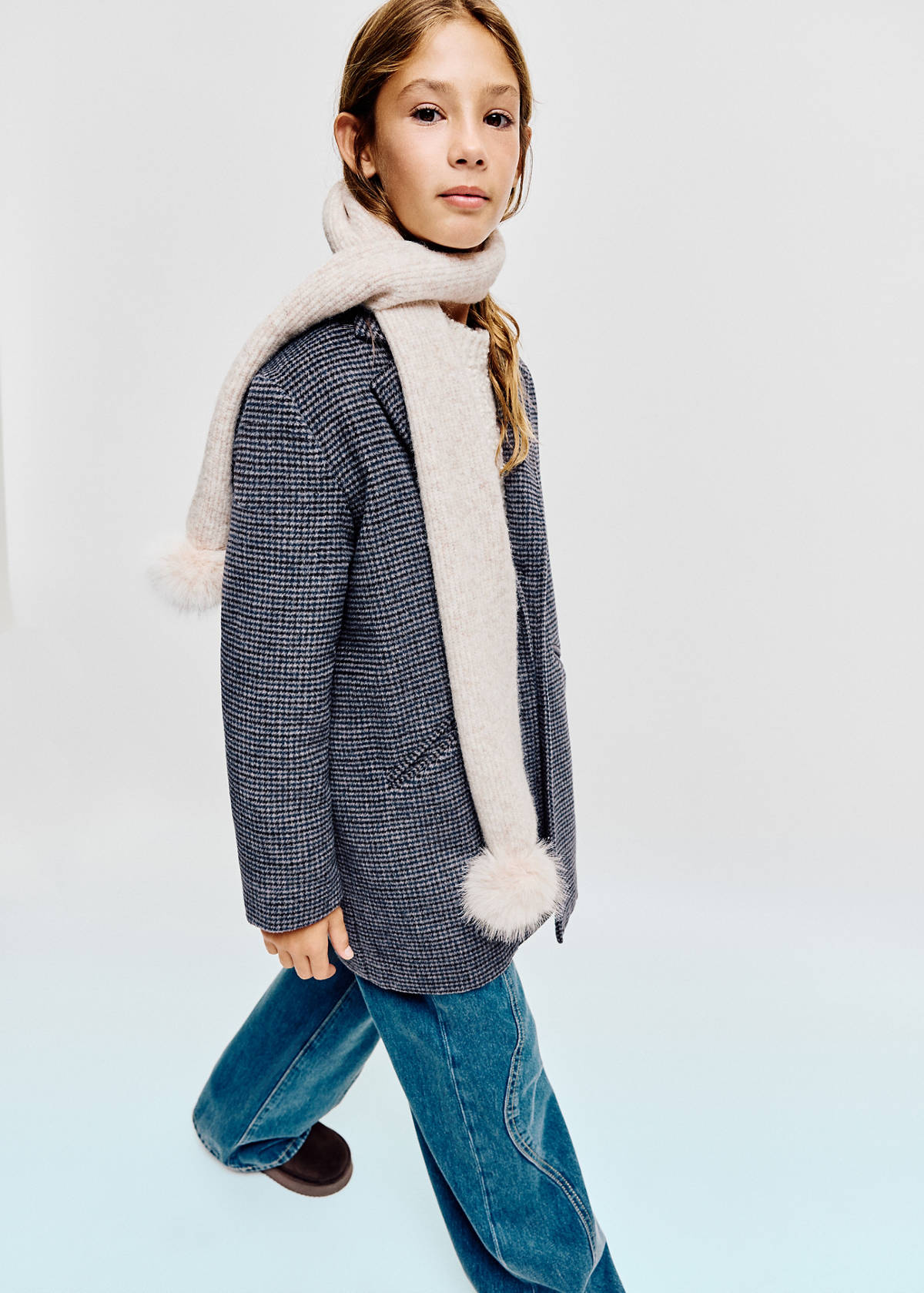 Ribbed scarf with pom-poms — Sand