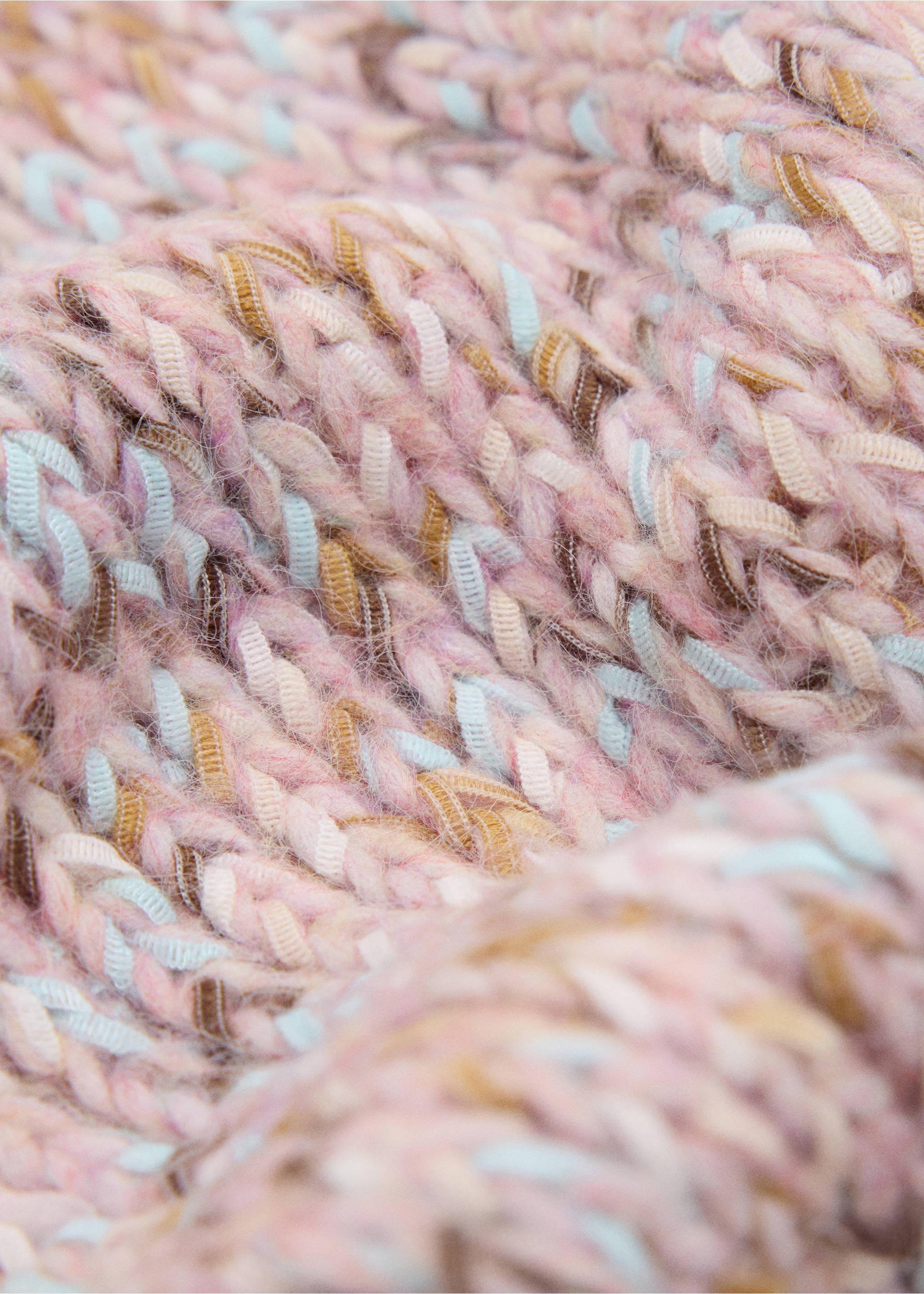 Braided fringed scarf - Details of the article 1, Pale Pink. Ref: 37025997-00.