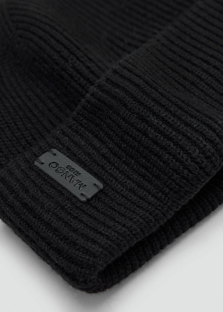 Ribbed hat with relief logo — Black