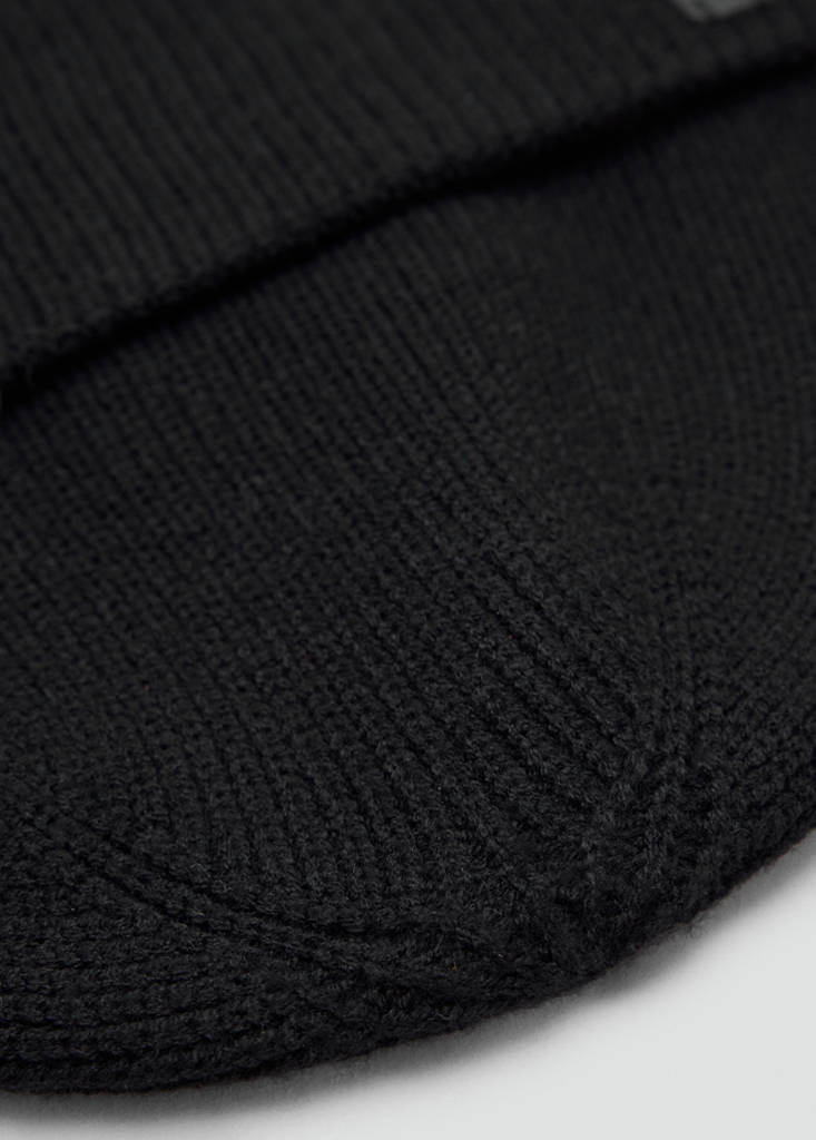 Ribbed hat with relief logo — Black