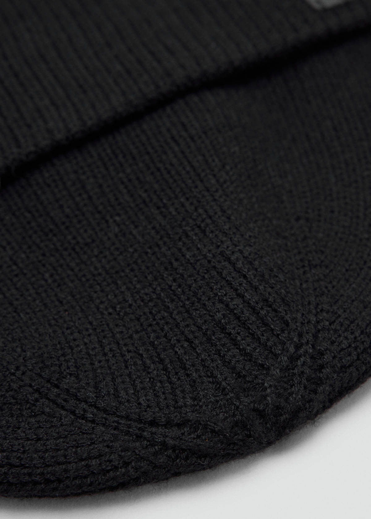 Ribbed beanie with embossed logo — Black