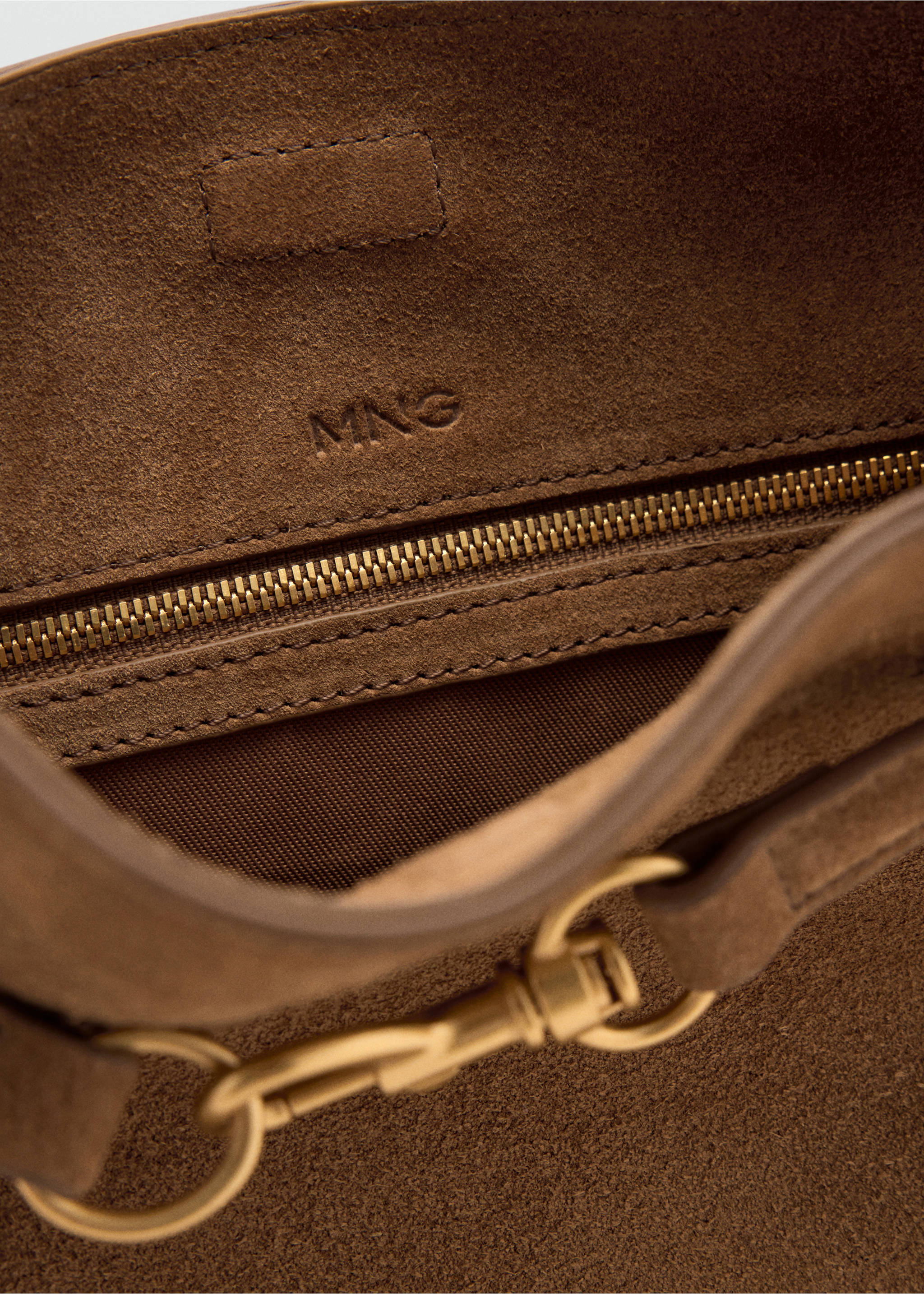 Suede leather bucket bag with equestrian detail - Details of the article 3, Medium Brown. Ref: 37026002-00.