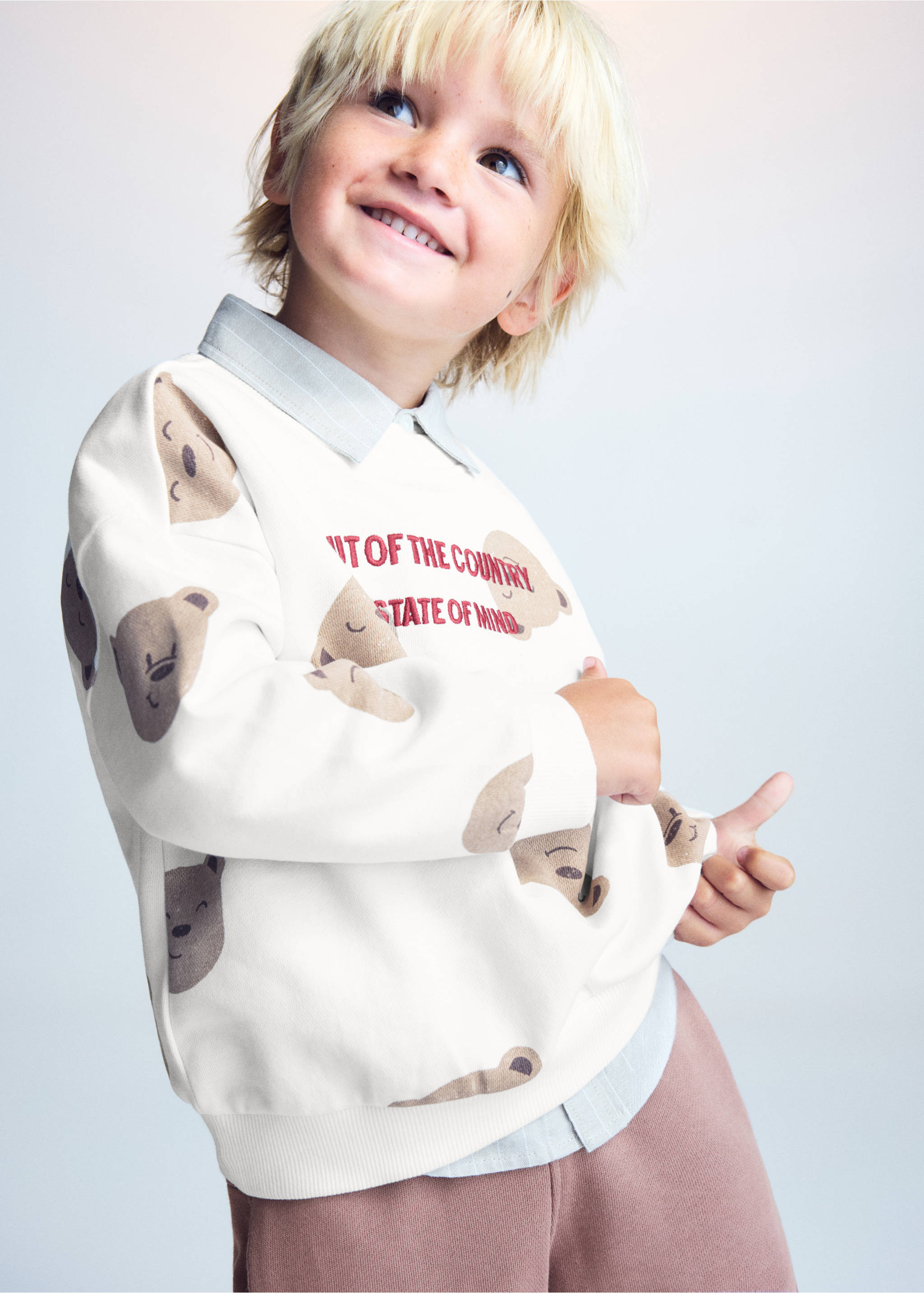Cream bear-print sweatshirt with red text and ribbed trim., Off White. Ref: 37026332-00.