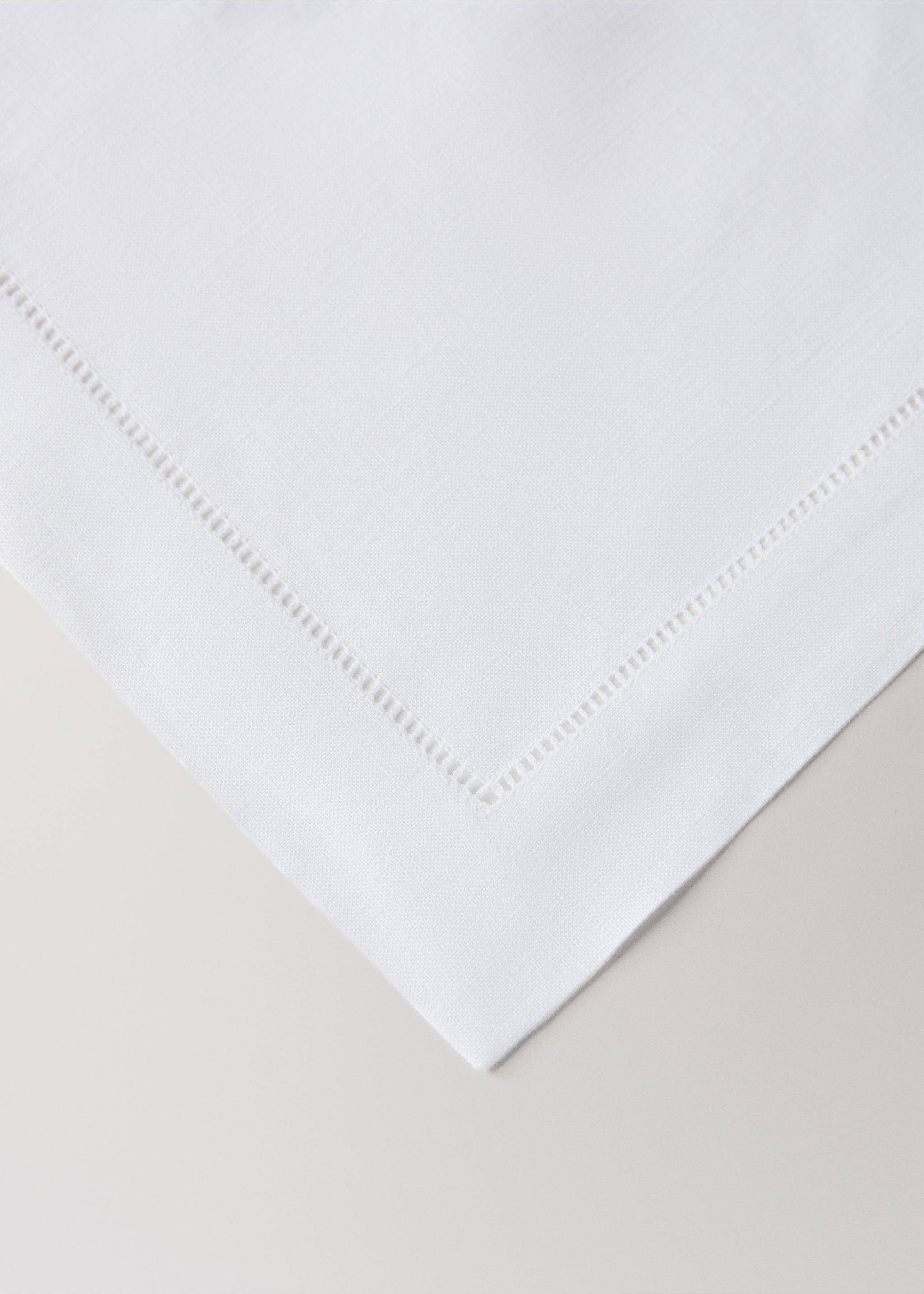 White placemat with a hemstitched border detail., White. Ref: 37026334-00.