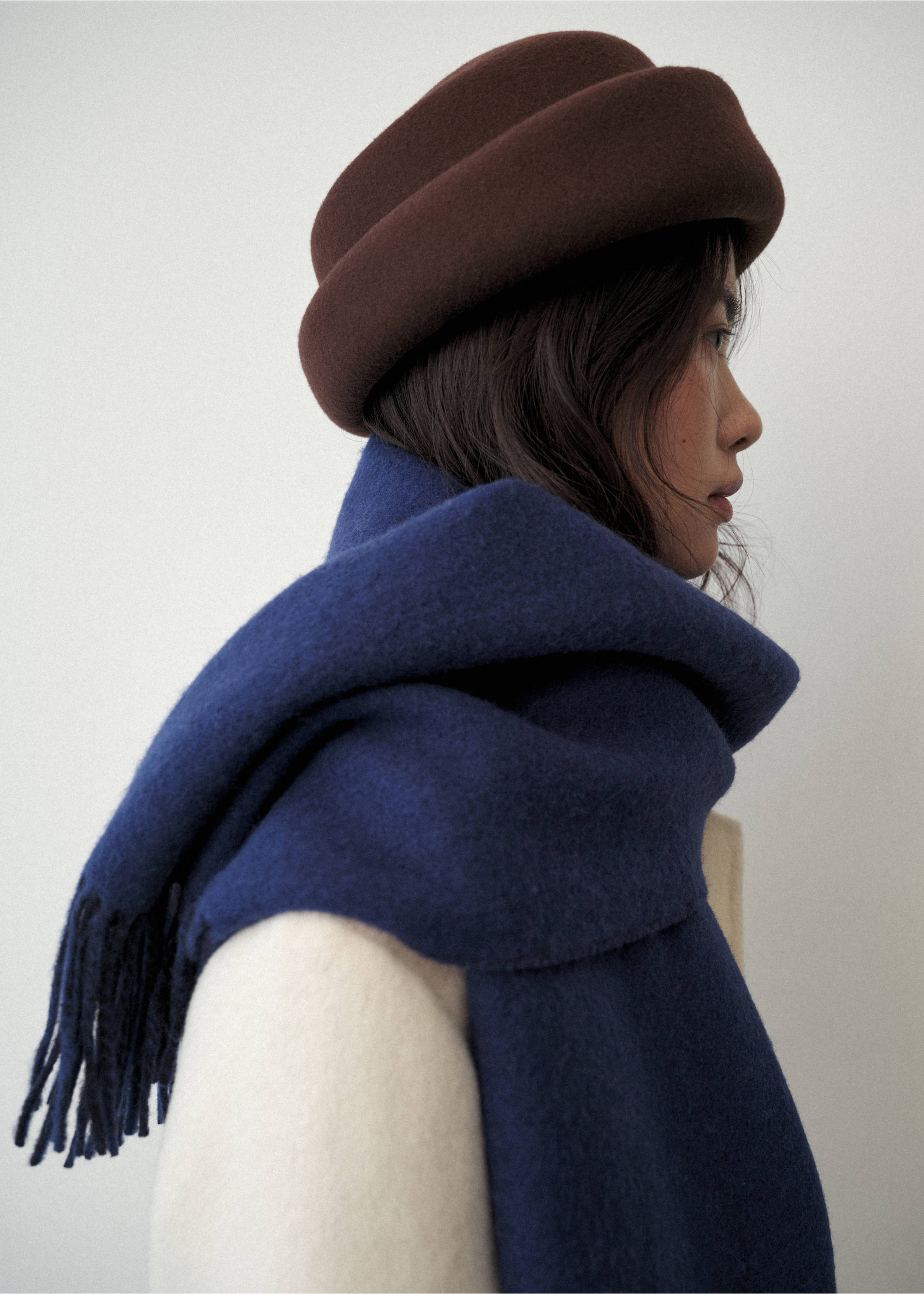 100% wool hat - Details of the article 9, Chocolate. Ref: 37026348-00.