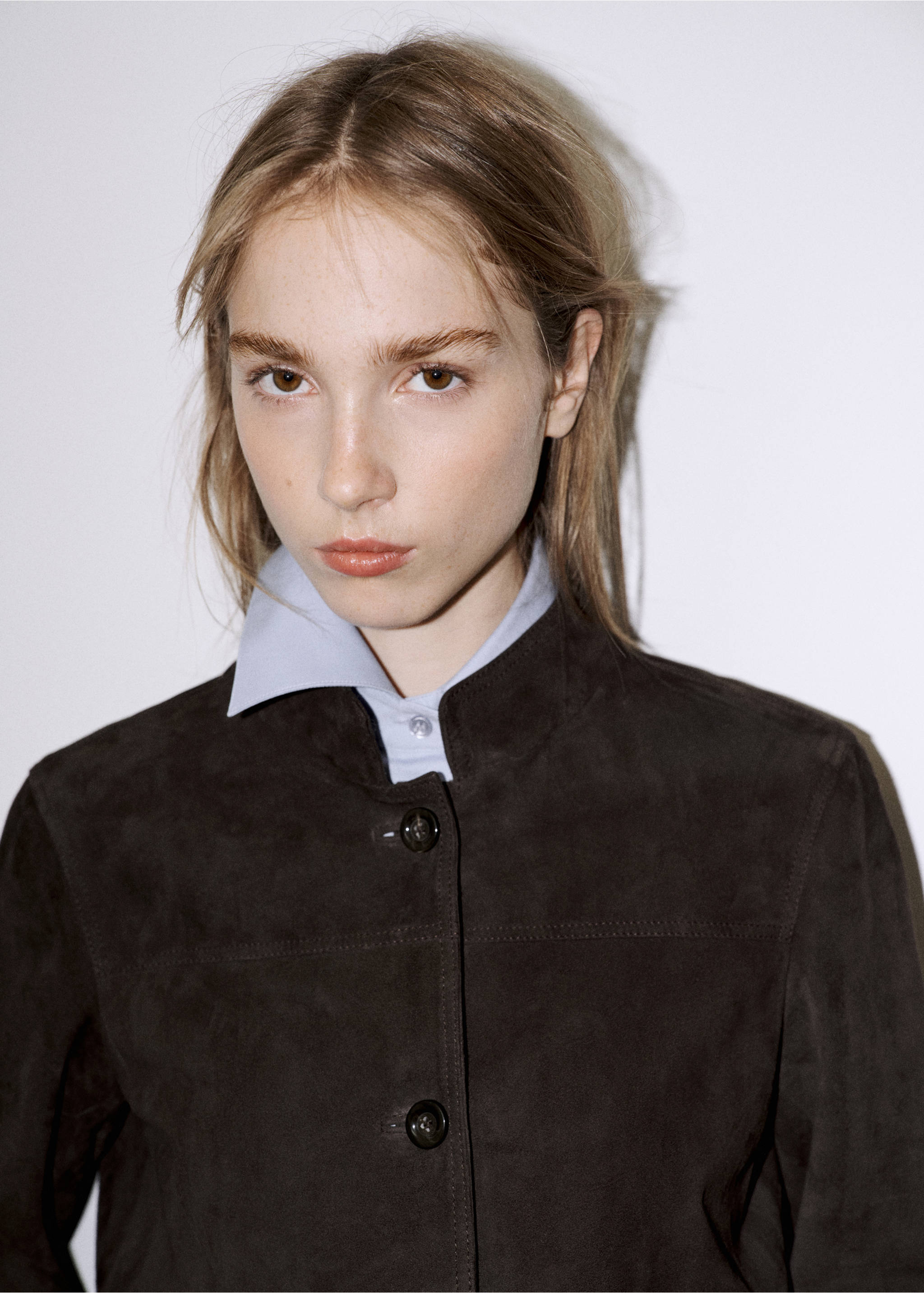 Suede jacket with strap collar - Details of the article 3, Grey. Ref: 37026350-02.