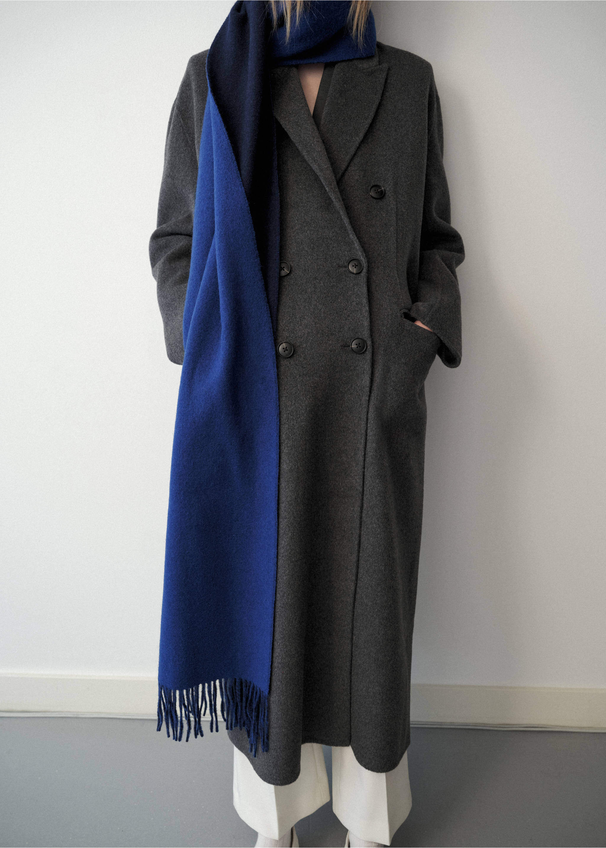 100% reversible wool scarf - Details of the article 9, Blue. Ref: 37026352-00.
