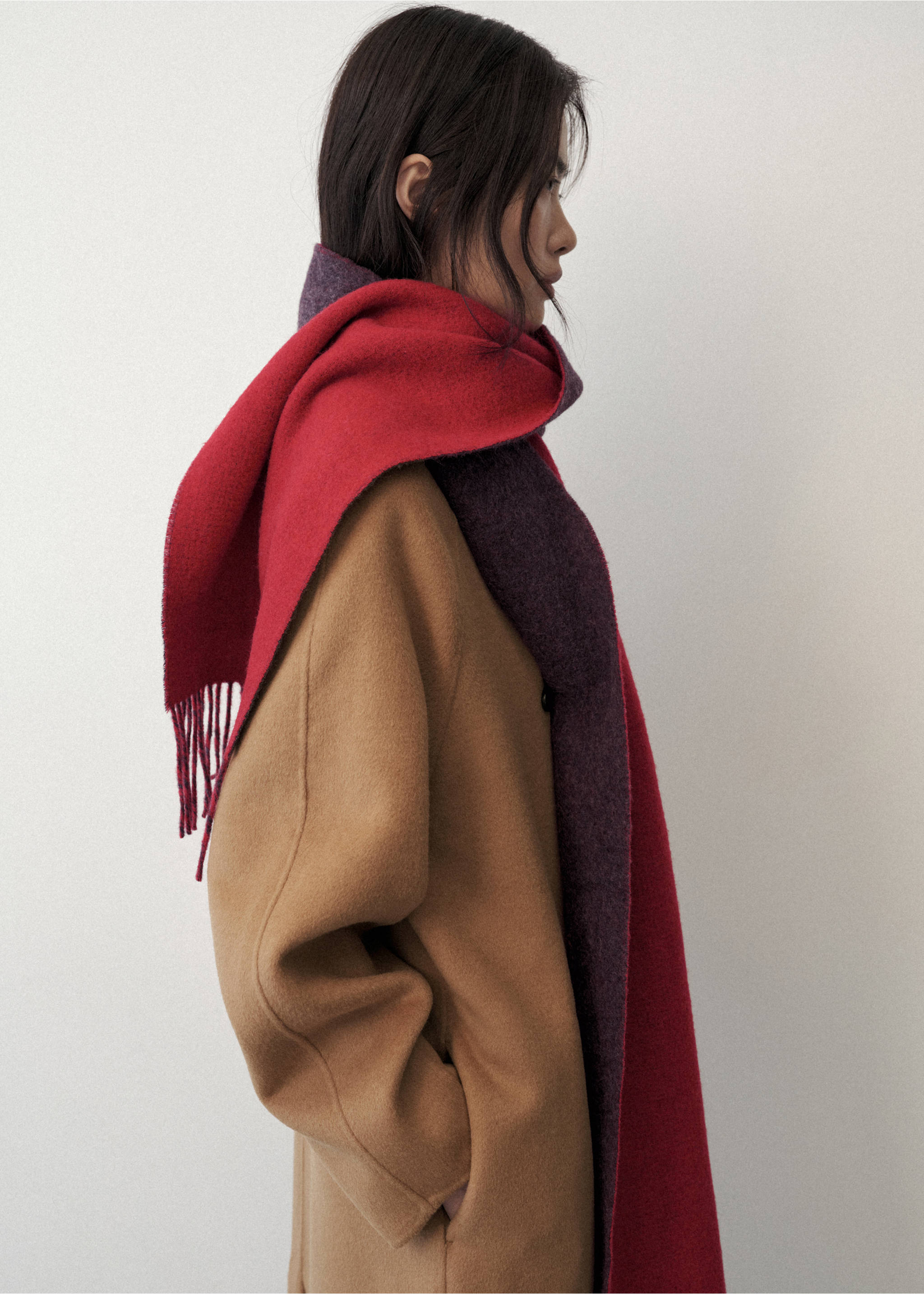 100% reversible wool scarf - Details of the article 9, Red. Ref: 37026353-00.