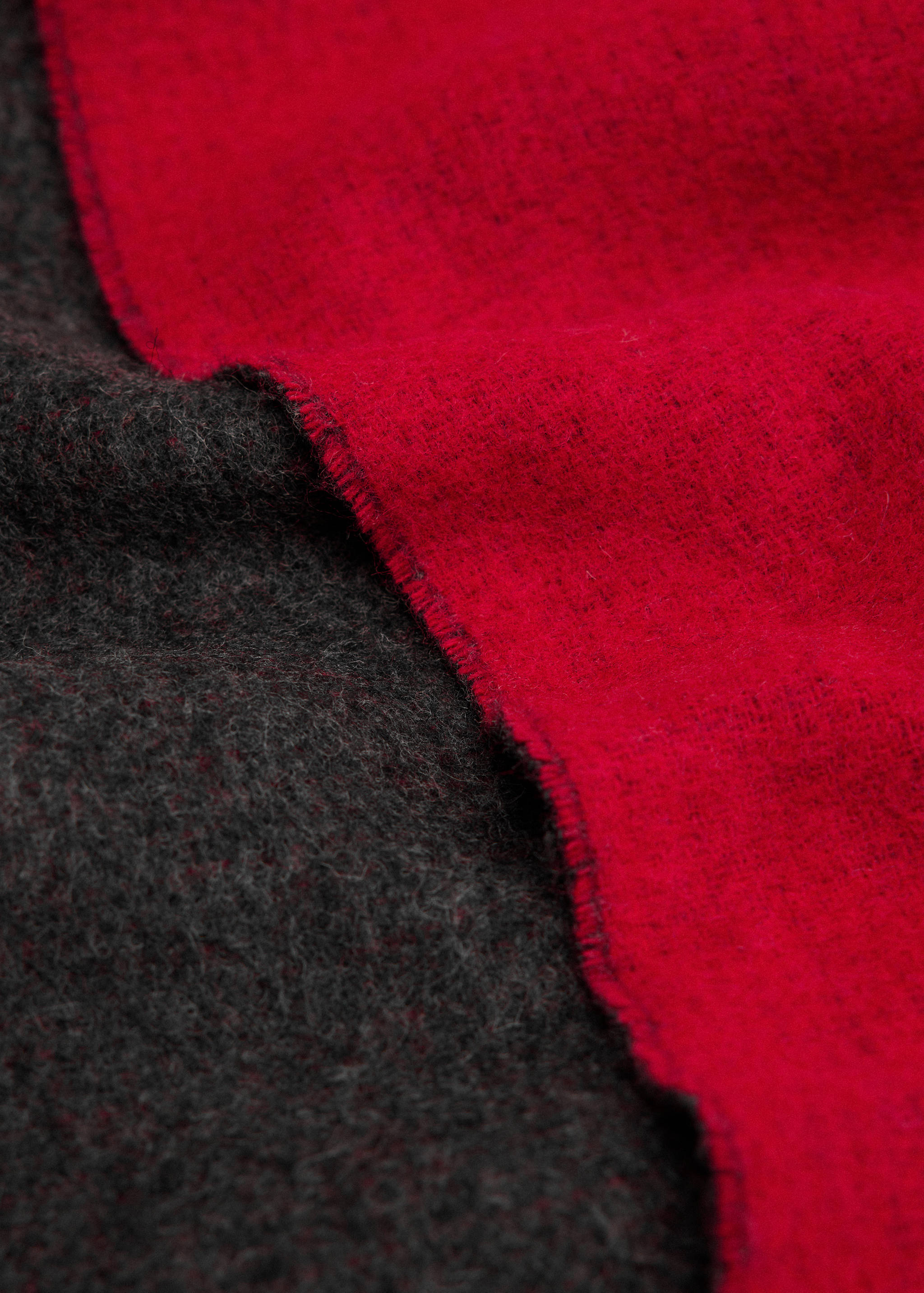 100% reversible wool scarf - Details of the article 1