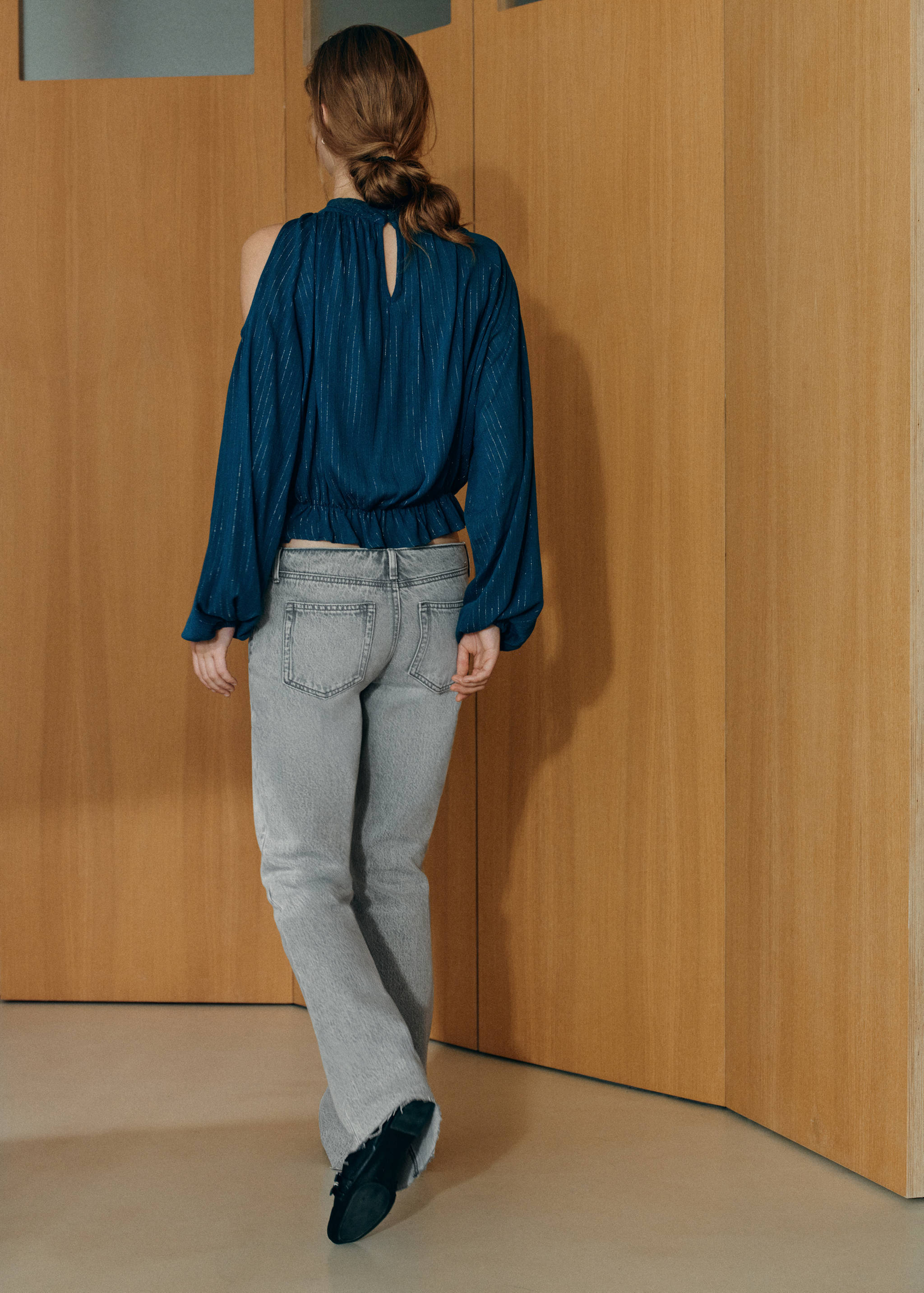 Light-wash flare jeans - Reverse of the article